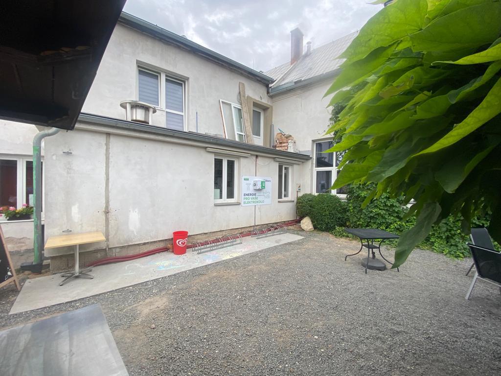 Nabíjecí stanice Restaurace Veselka Litomyšl foto 3