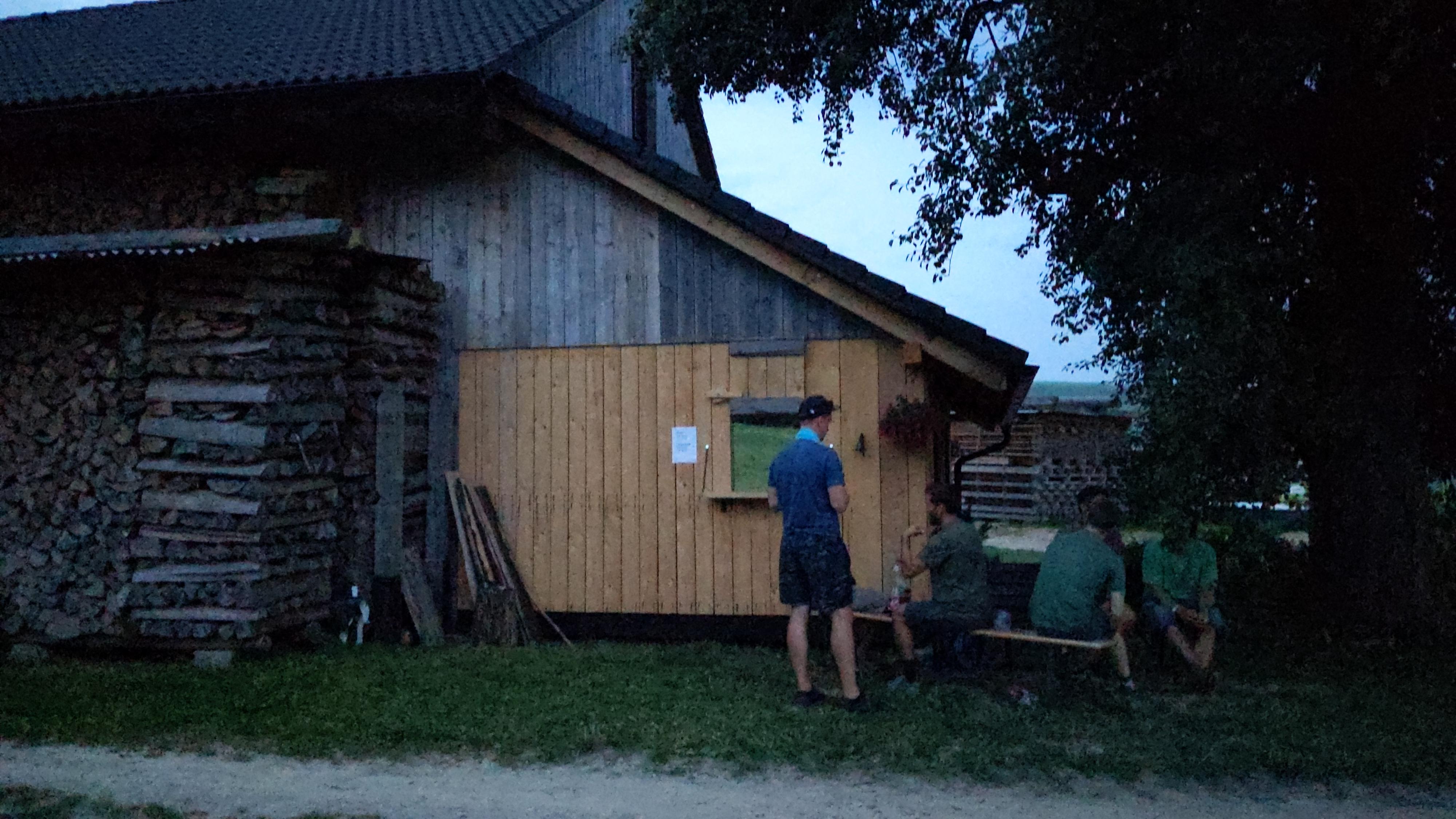 Okénko pod hruškou foto 2