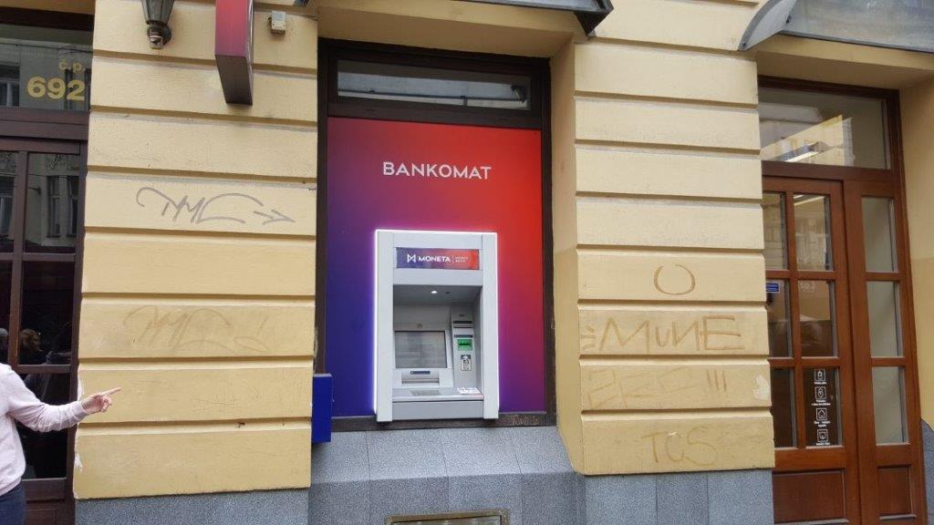 Bankomat MONETA Bank vkladový foto 2