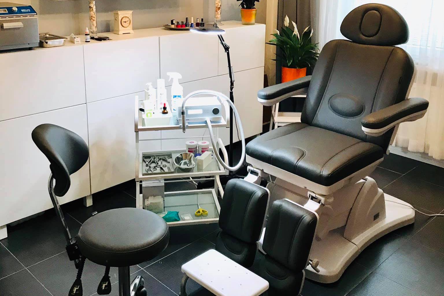 Eva Bellucci suchá zdravotní pedikúra