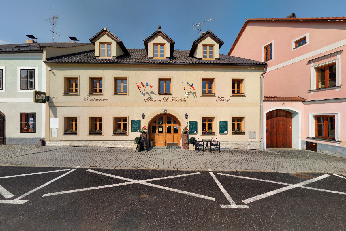 Restaurace U Kostela foto 6