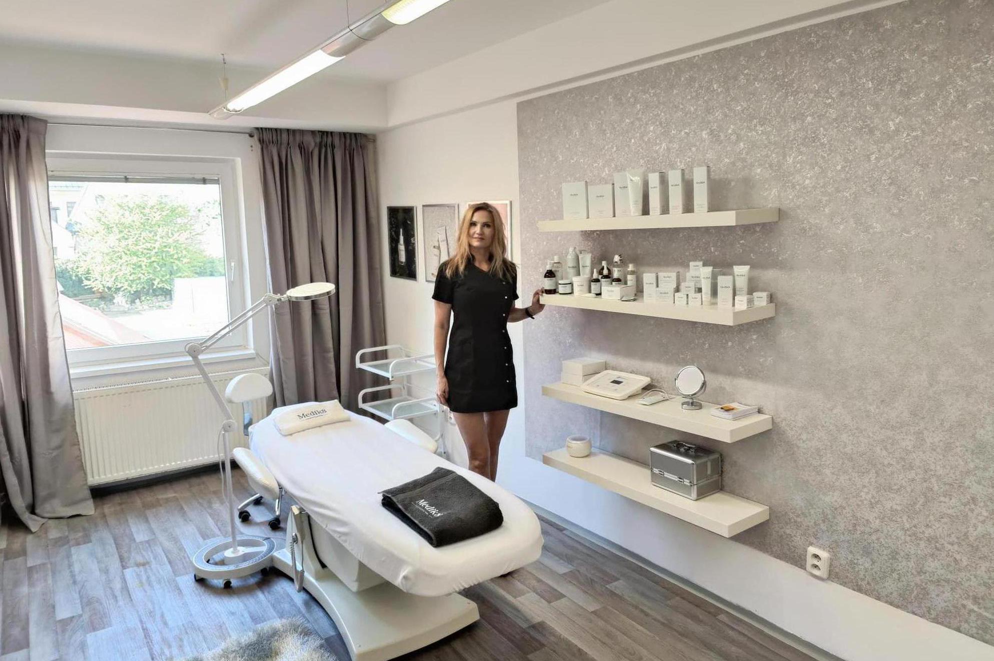 Permanentní make-up Klepalka