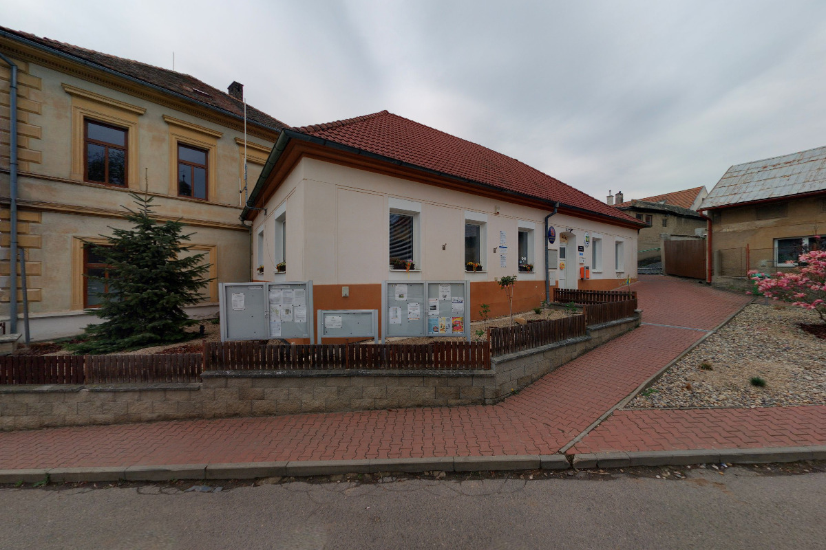 Místní knihovna v Dolánkách nad Ohří