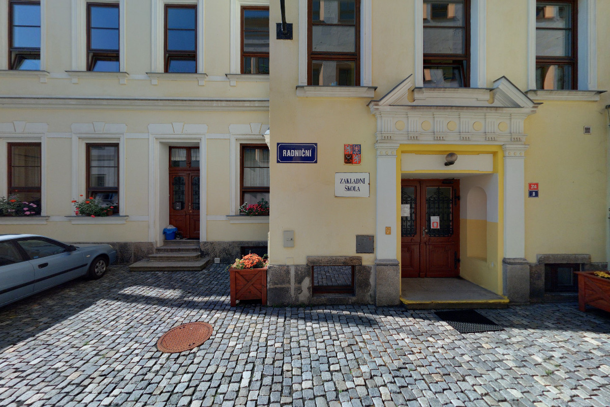 ZŠ Loket, Radniční