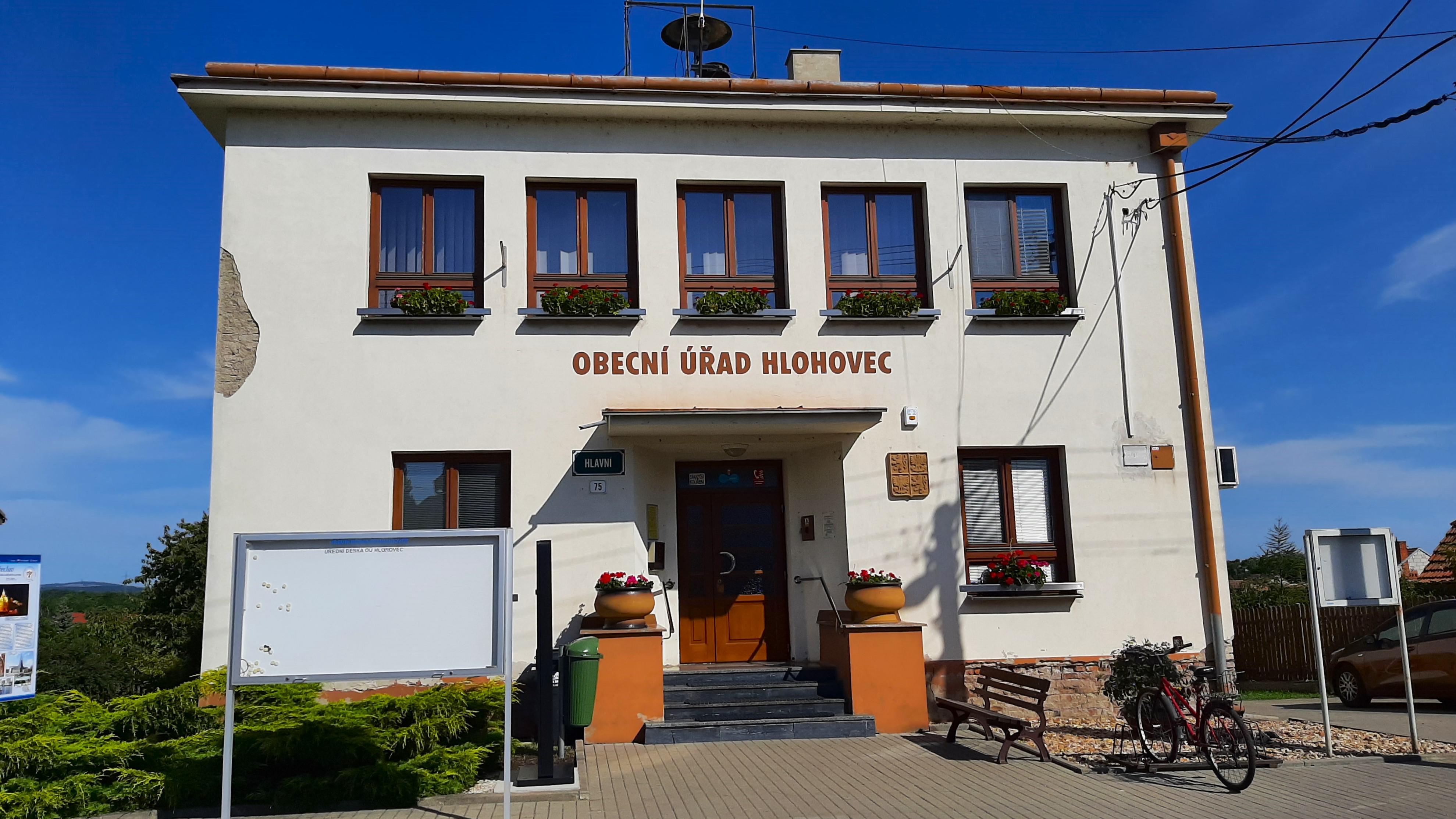 Hlohovec - obecní úřad foto 3