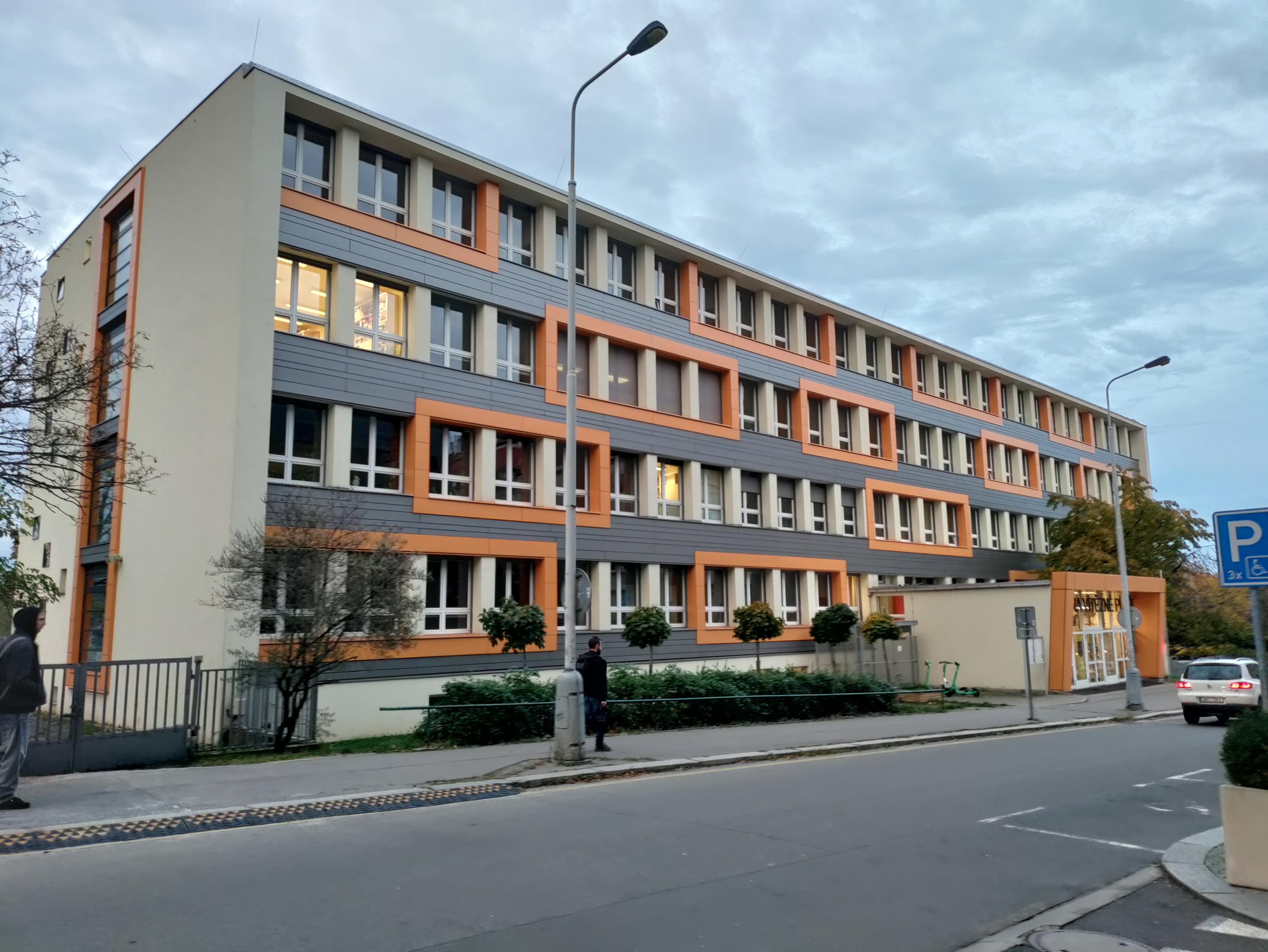 Gymnázium Praha 4, Na Vítězné pláni foto 3