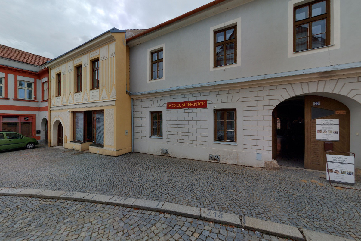 Potraviny náměstí Svobody 74