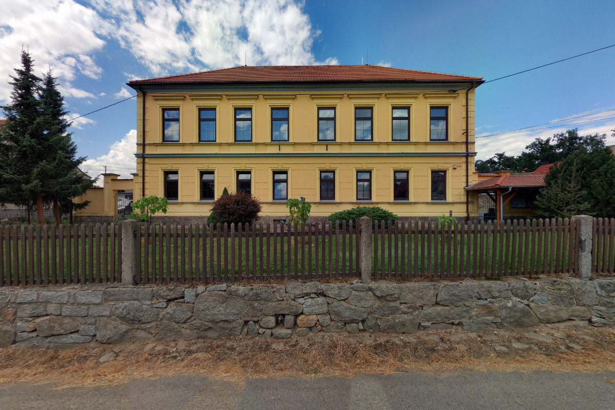 Buzice - obecní úřad foto 2