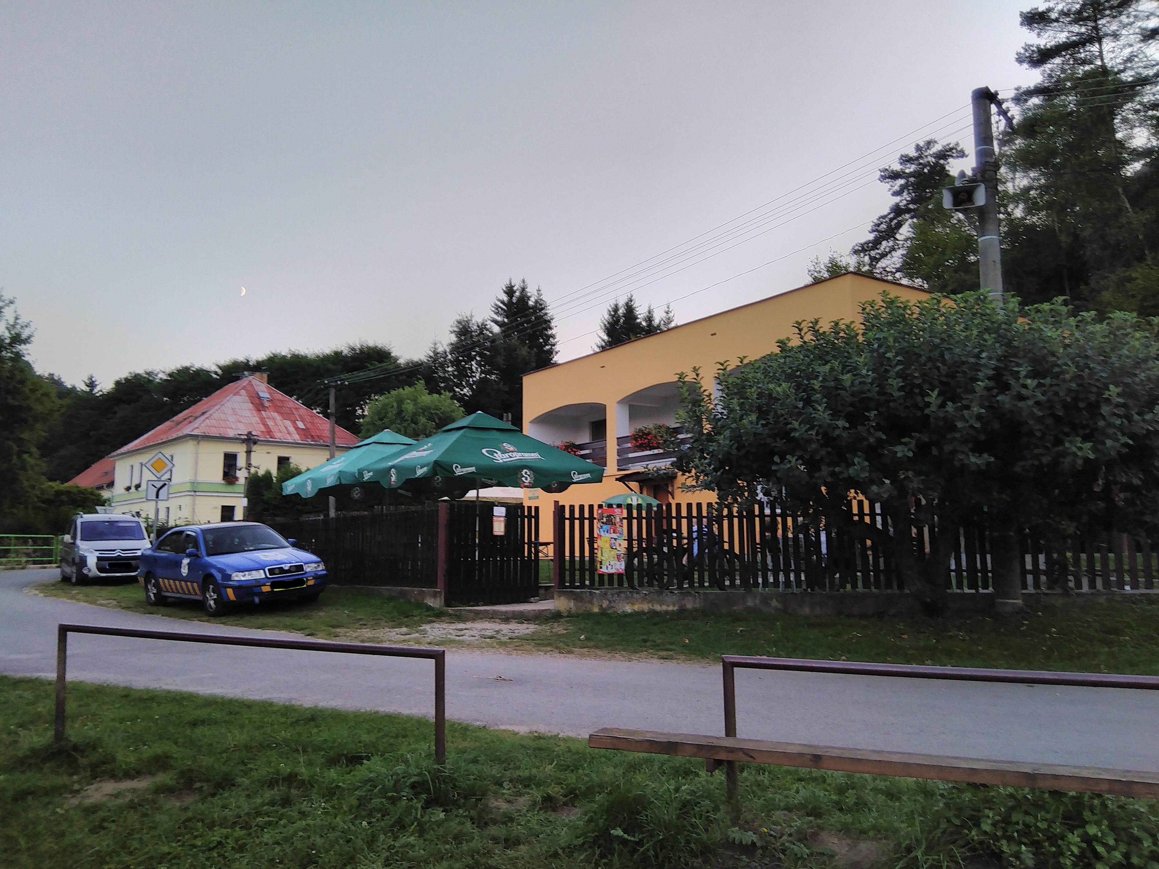 Občerstvení pod hradem Dobronice foto 3