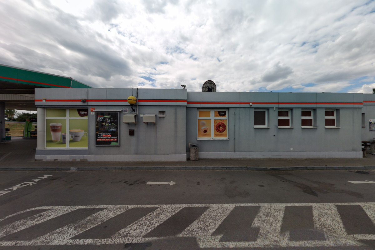 Občerstvení u čerpací stanice Holická foto 2