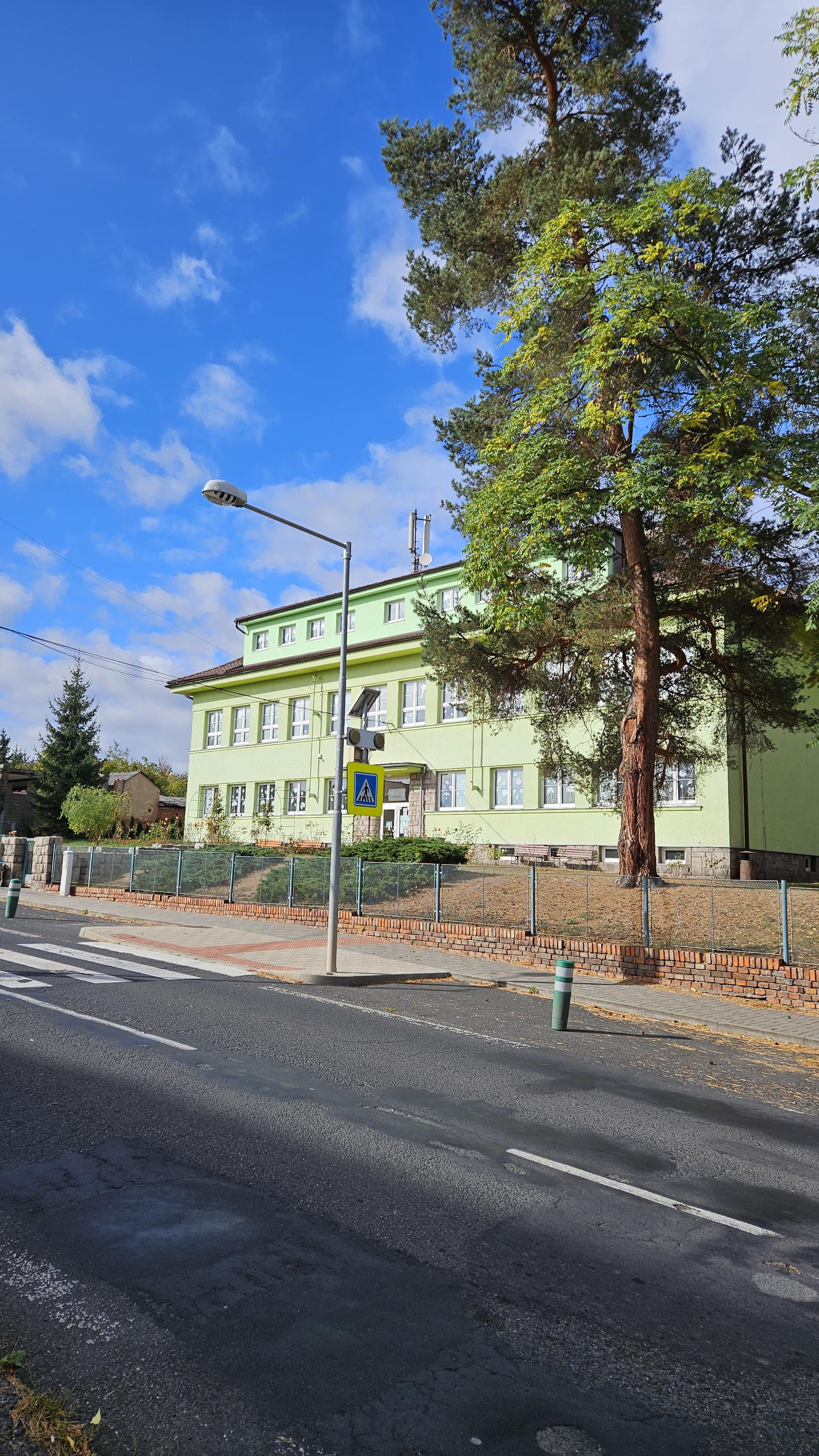 ZŠ a MŠ Vroutek, okres Louny foto 2