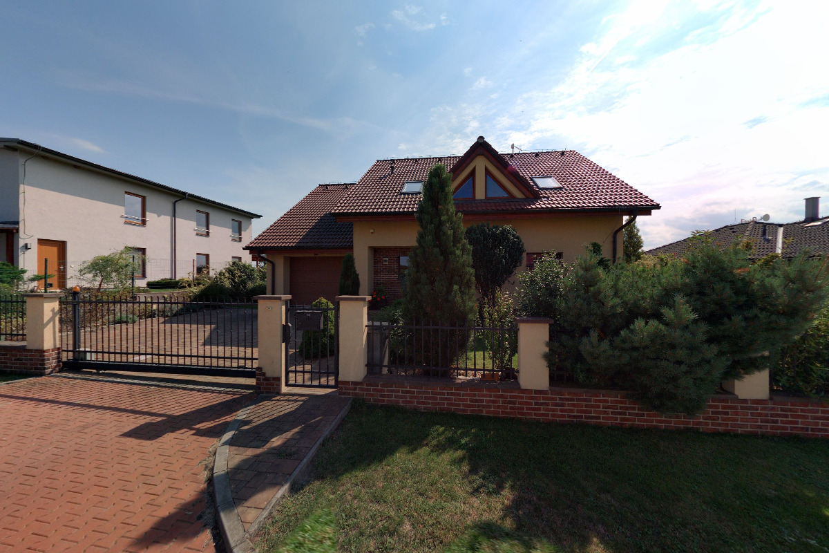 Realitní makléř J.Dolanský foto 2