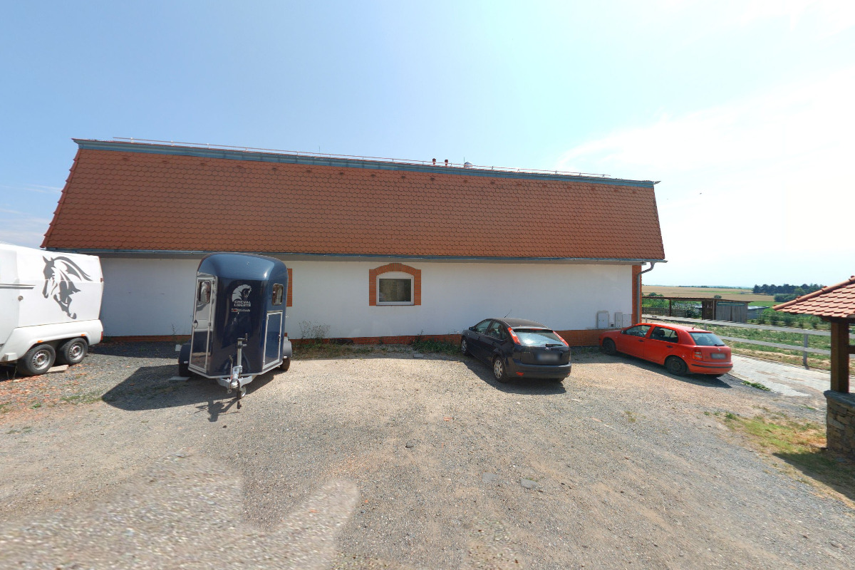 Jezdecký areál Konírna