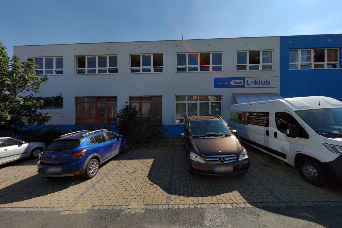 Knihovna města Plzně - Lochotín foto 4