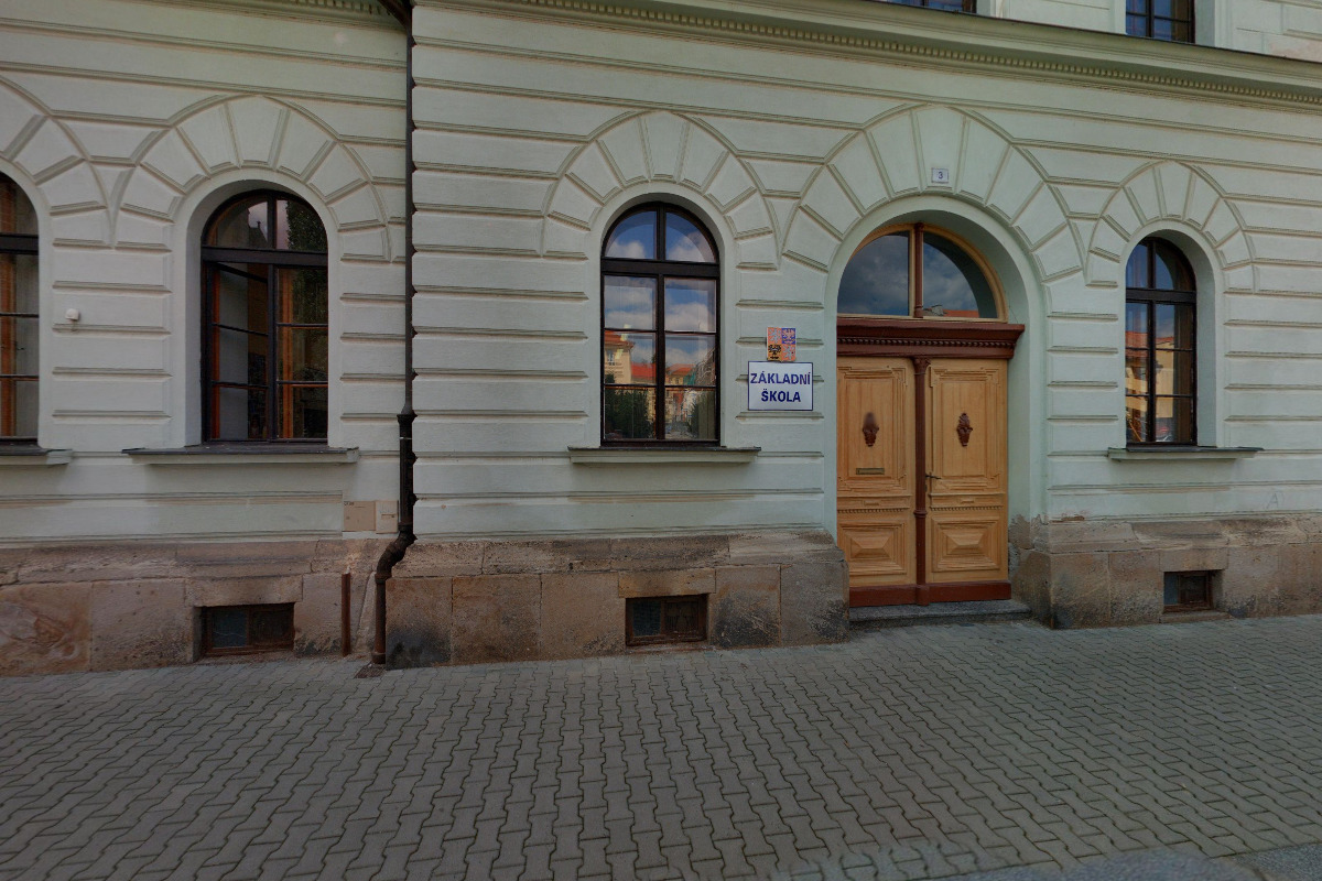 2. ZŠ Rakovník, Husovo náměstí foto 6