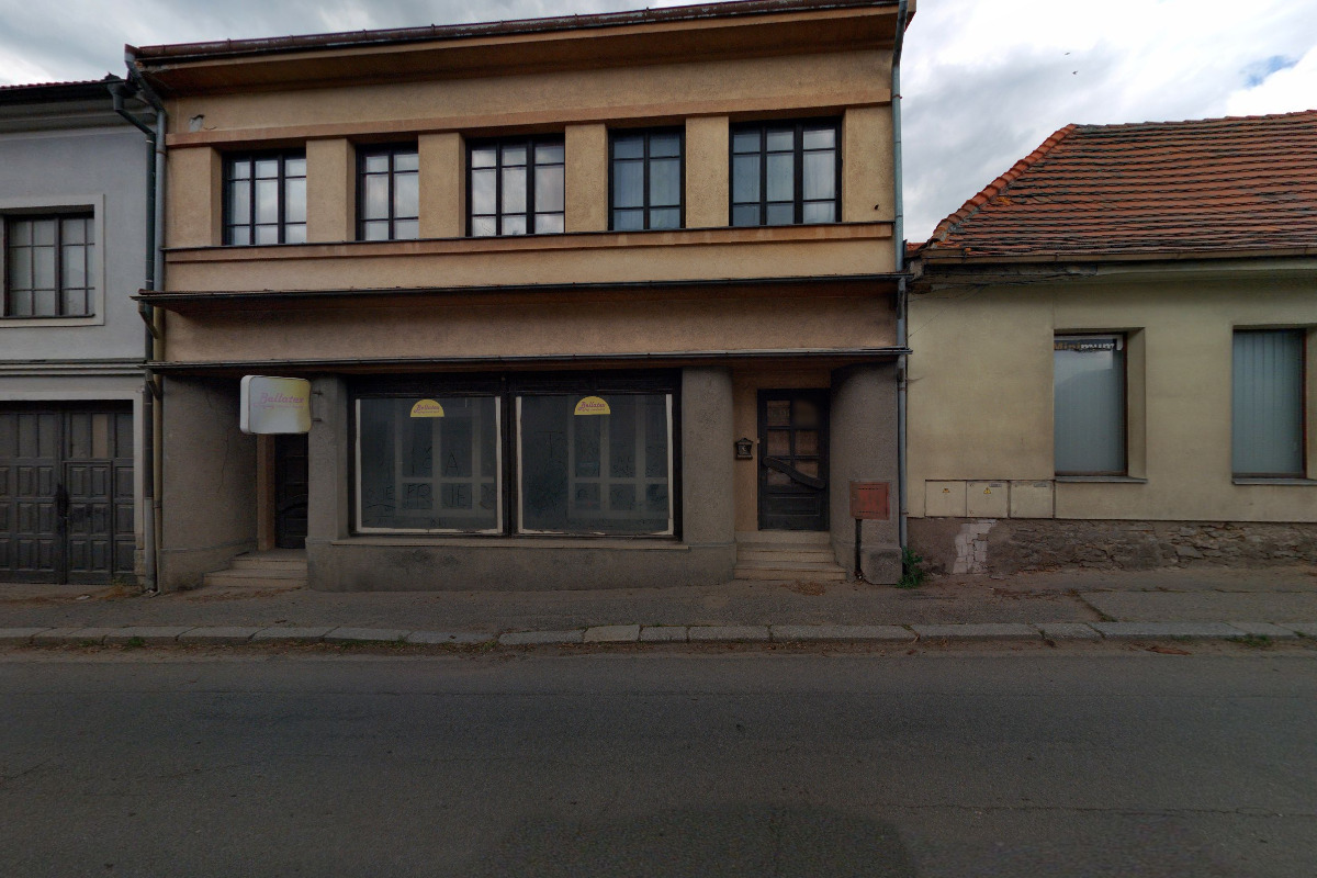 Potraviny u náměstí