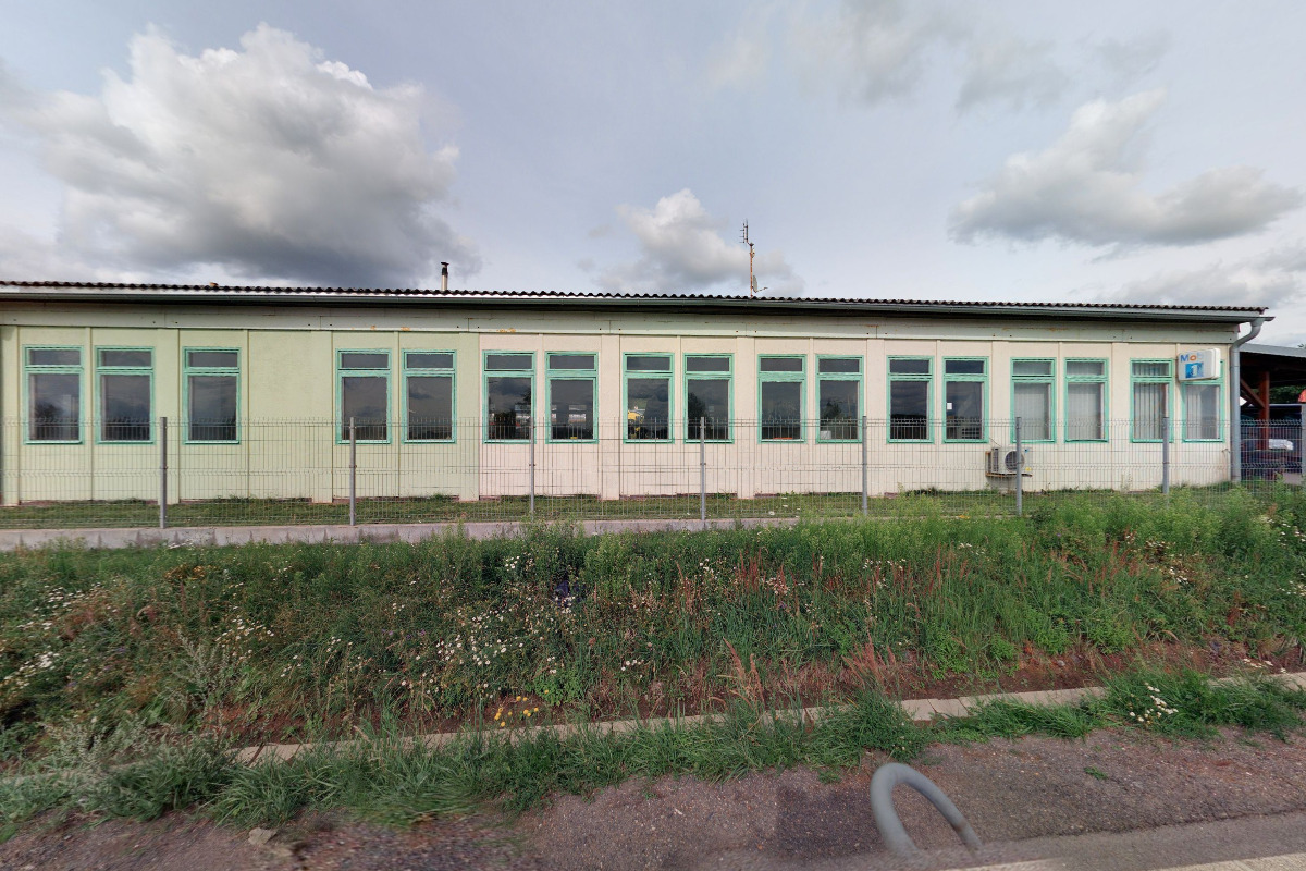 1. Velkoobchod s auty