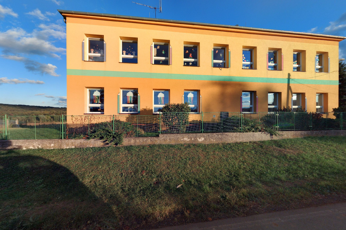 Základní škola a mateřská škola Petrohrad, okres Louny