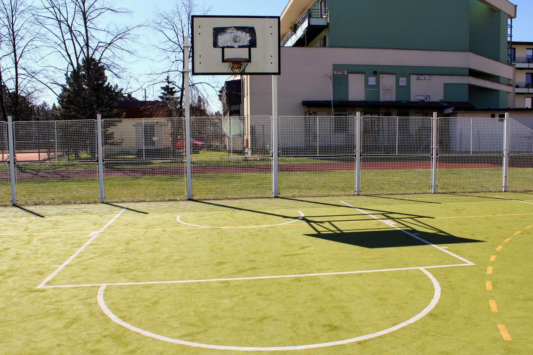 Gymnázium, Pardubice, Dašická - sportovní areál foto 5