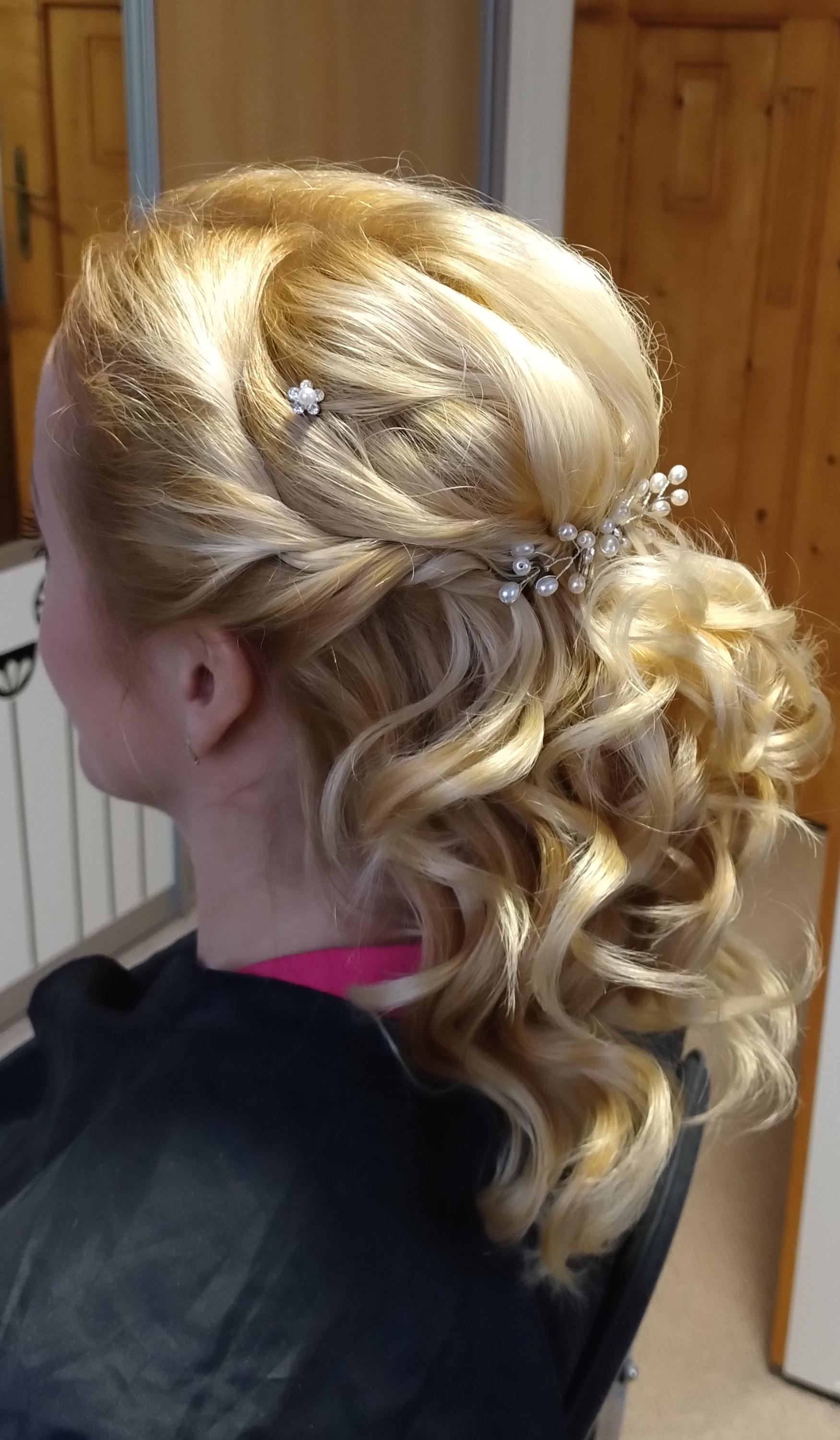 Ilona Češková - vizážistka a vlasová stylistka foto 5