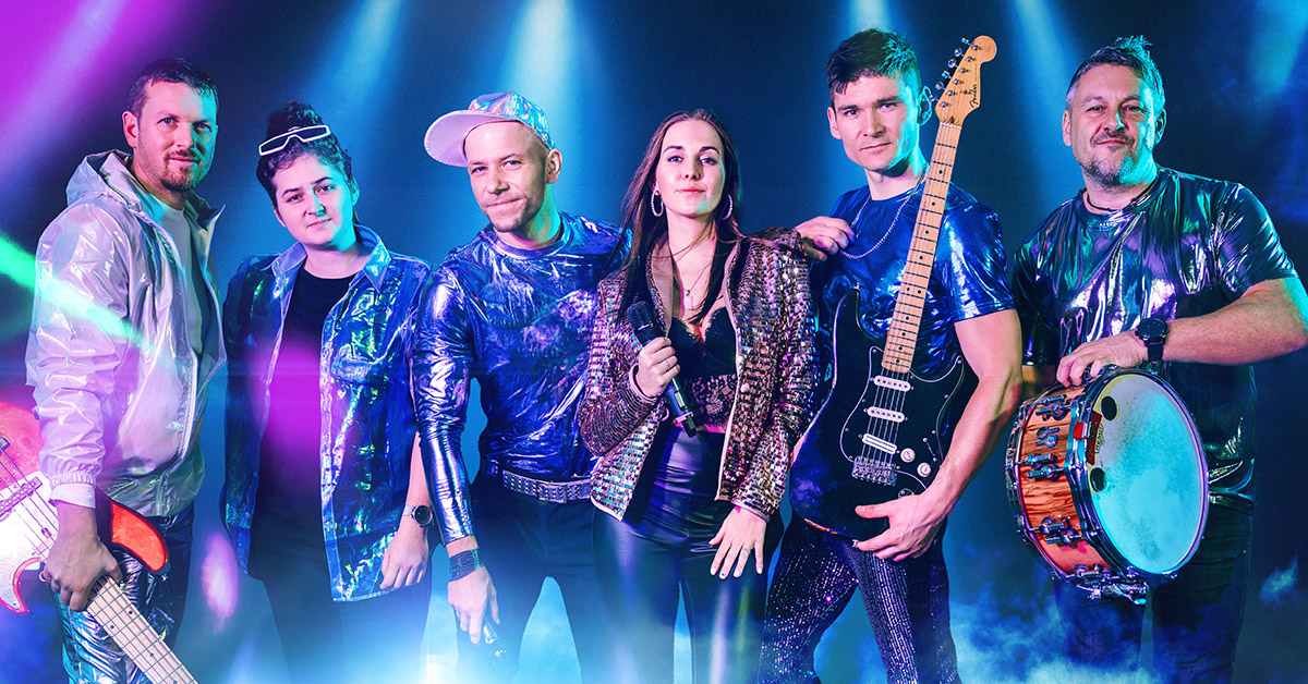 Atraktivní celovečerní hudební show 100+ hostů