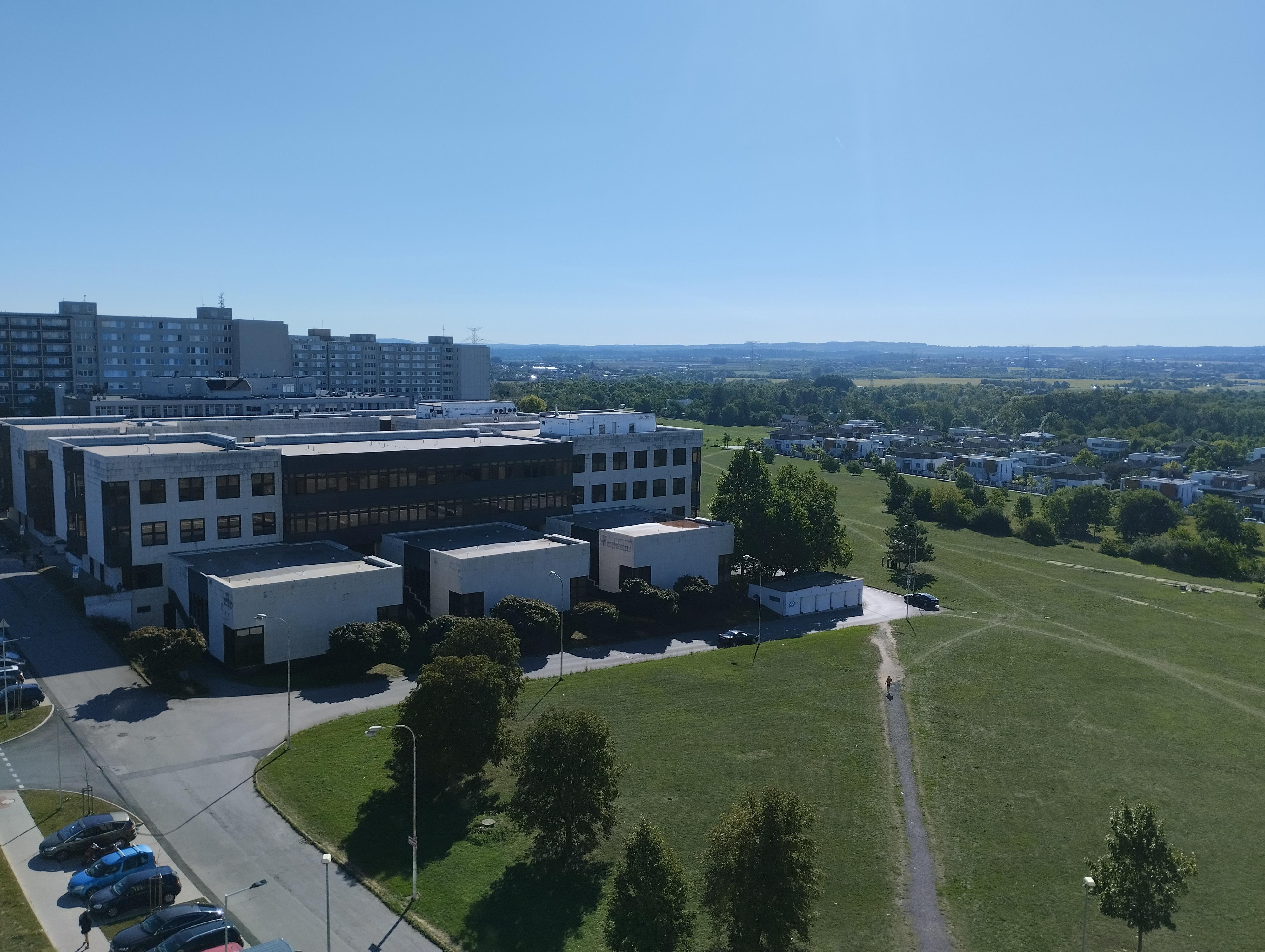 Studijní knihovna Jižní Město VŠE v  Praze foto 2