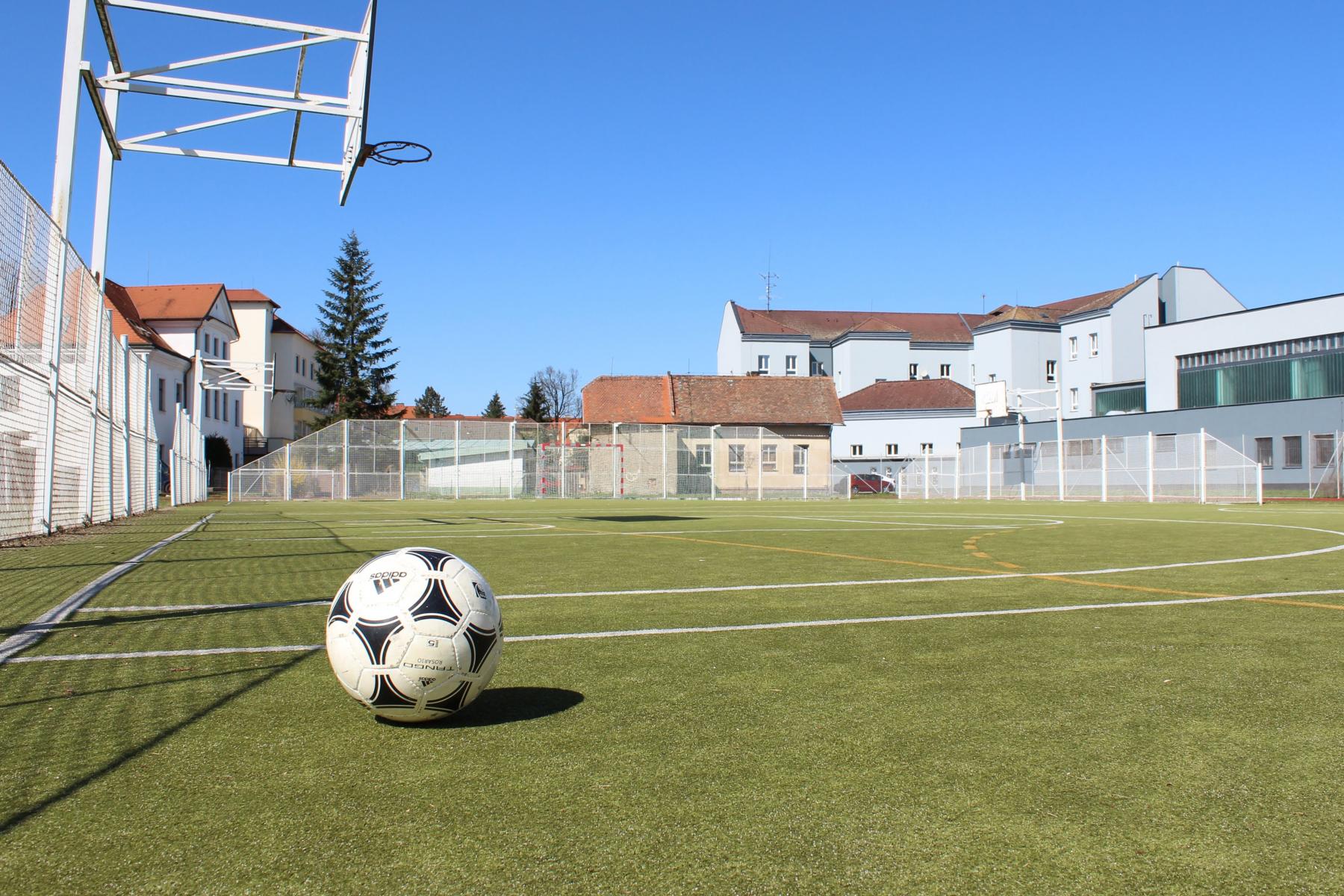 Gymnázium, Pardubice, Dašická - sportovní areál foto 4