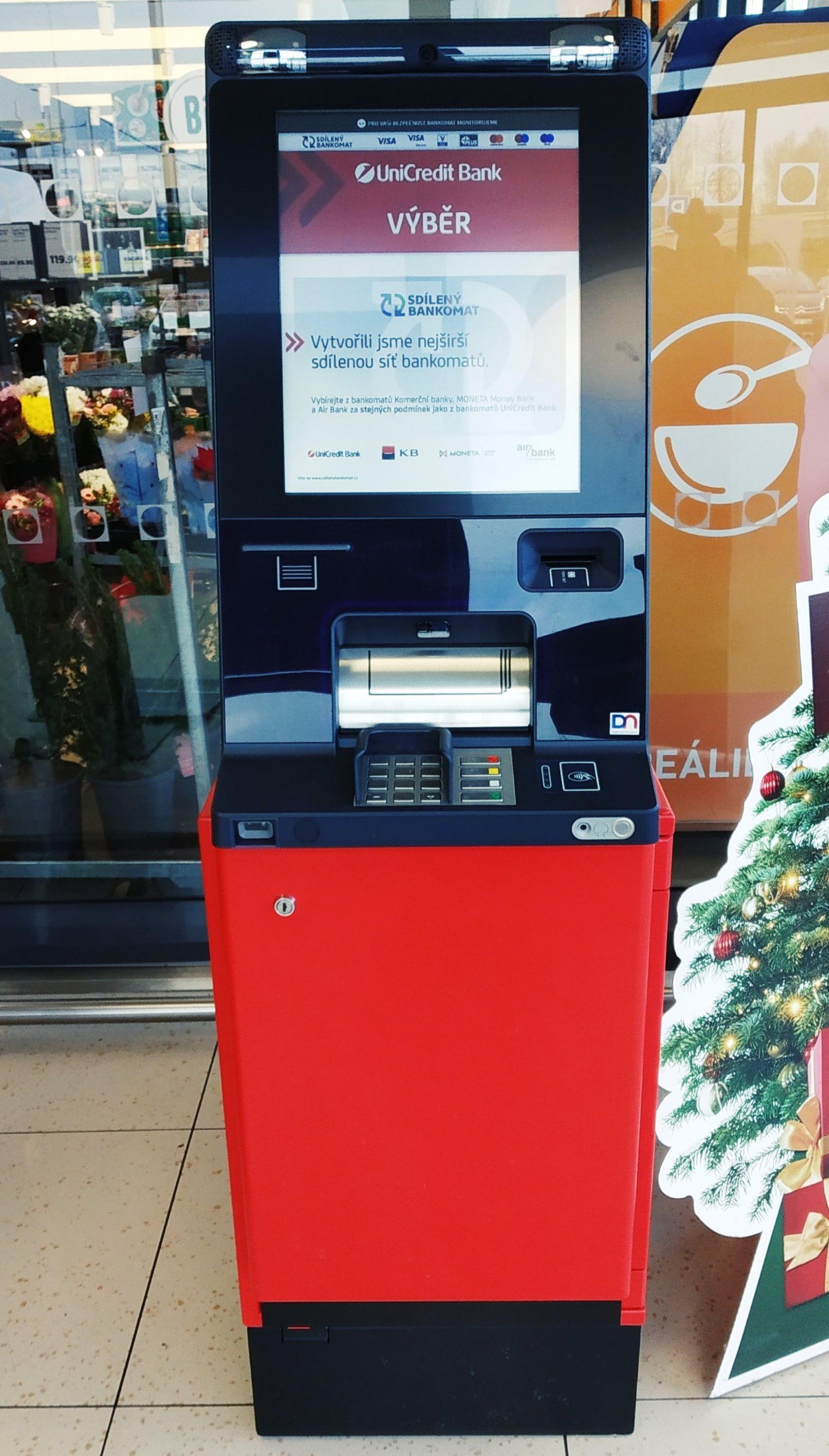 Bankomat UniCredit Bank Czech Republic foto 2