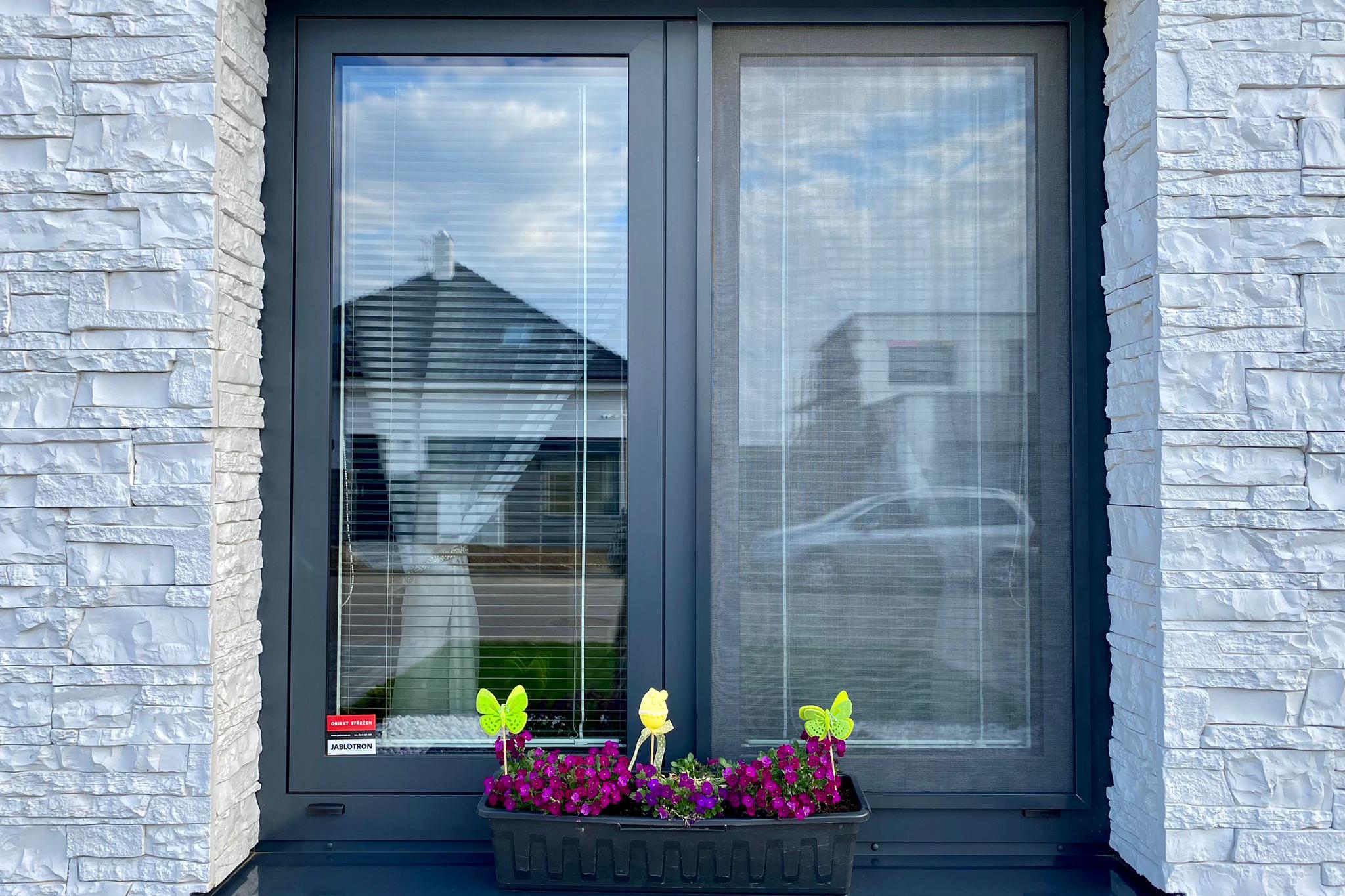 Staklo Glass Contsruction