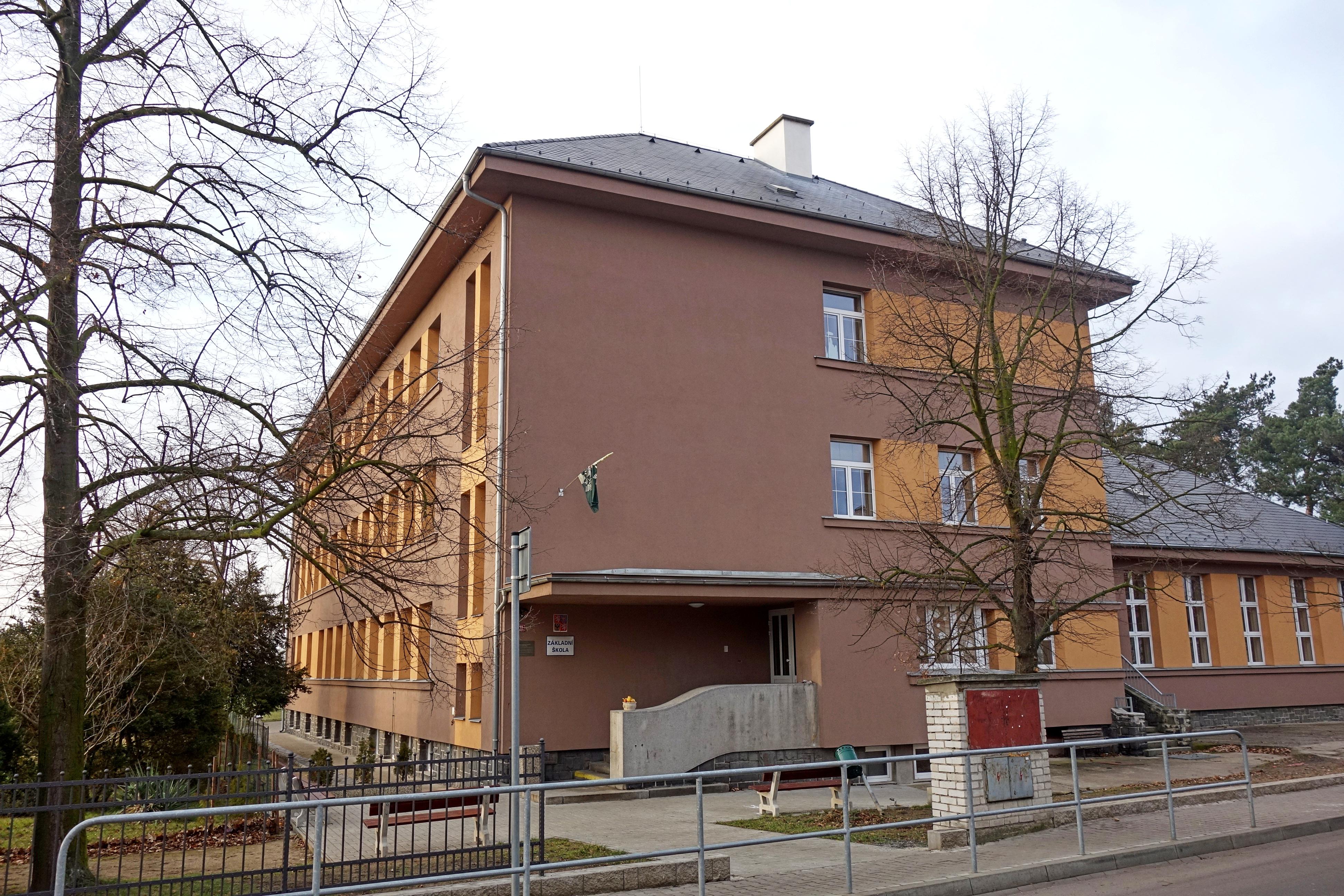 Základní škola Polepy foto 2