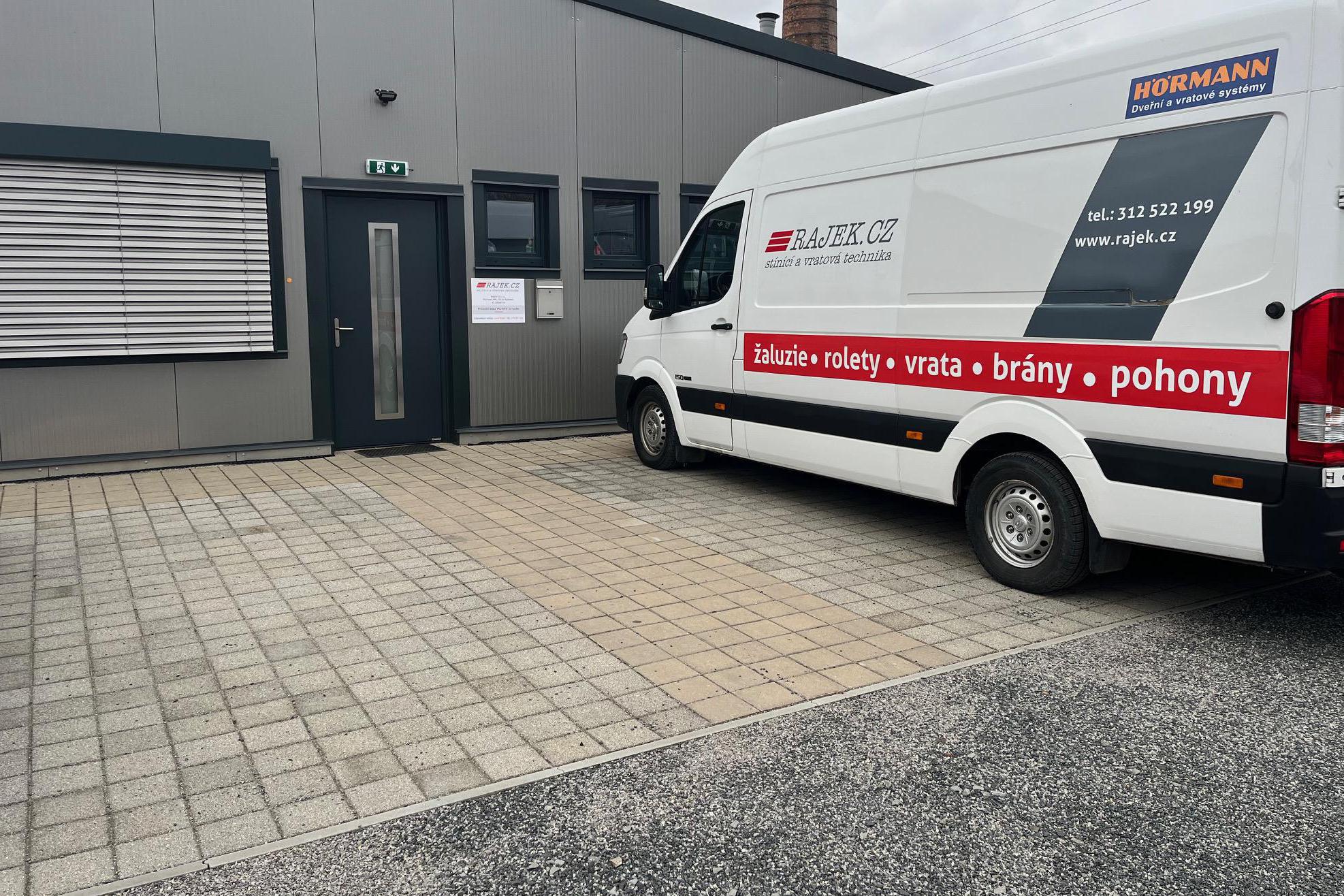 RAJEK.CZ - stínící a vratová technika