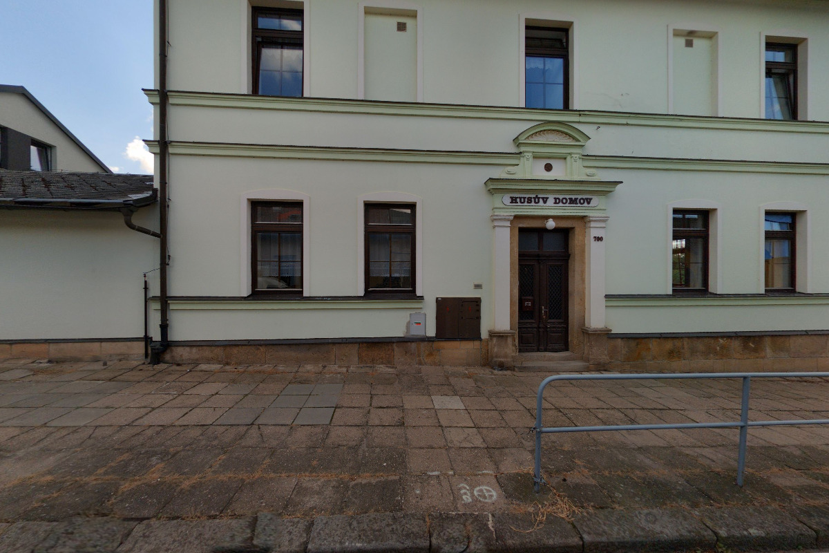 Výchovný ústav Husův domov a školní jídelna Dvůr Králové nad Labem foto 2