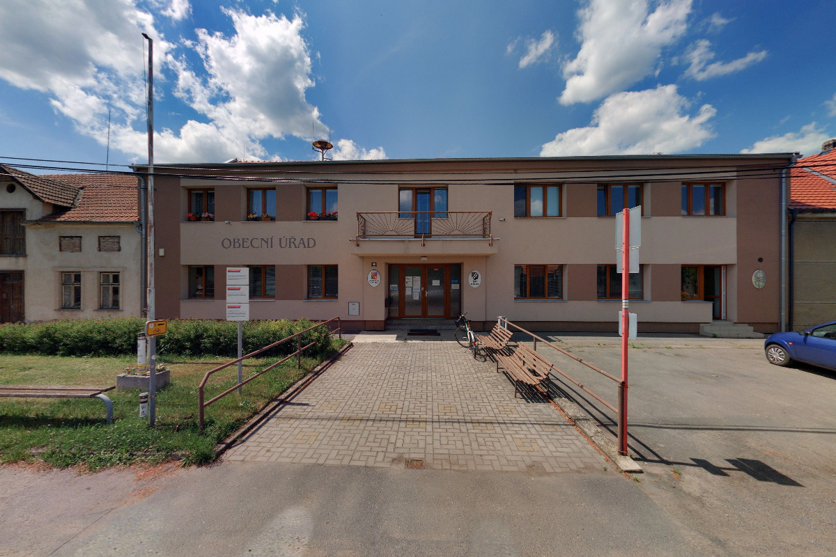 Opolany - obecní úřad foto 2