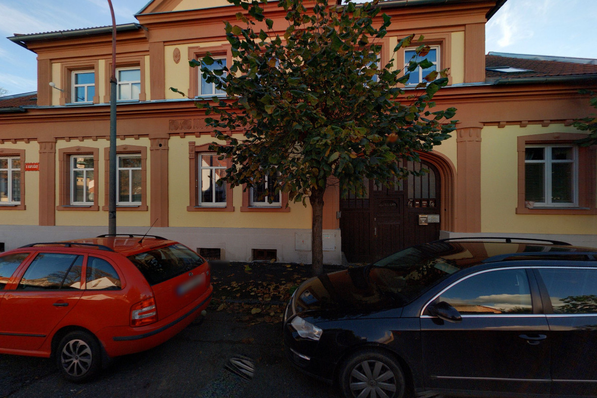 Marie Kutilová - poradna u kapličky