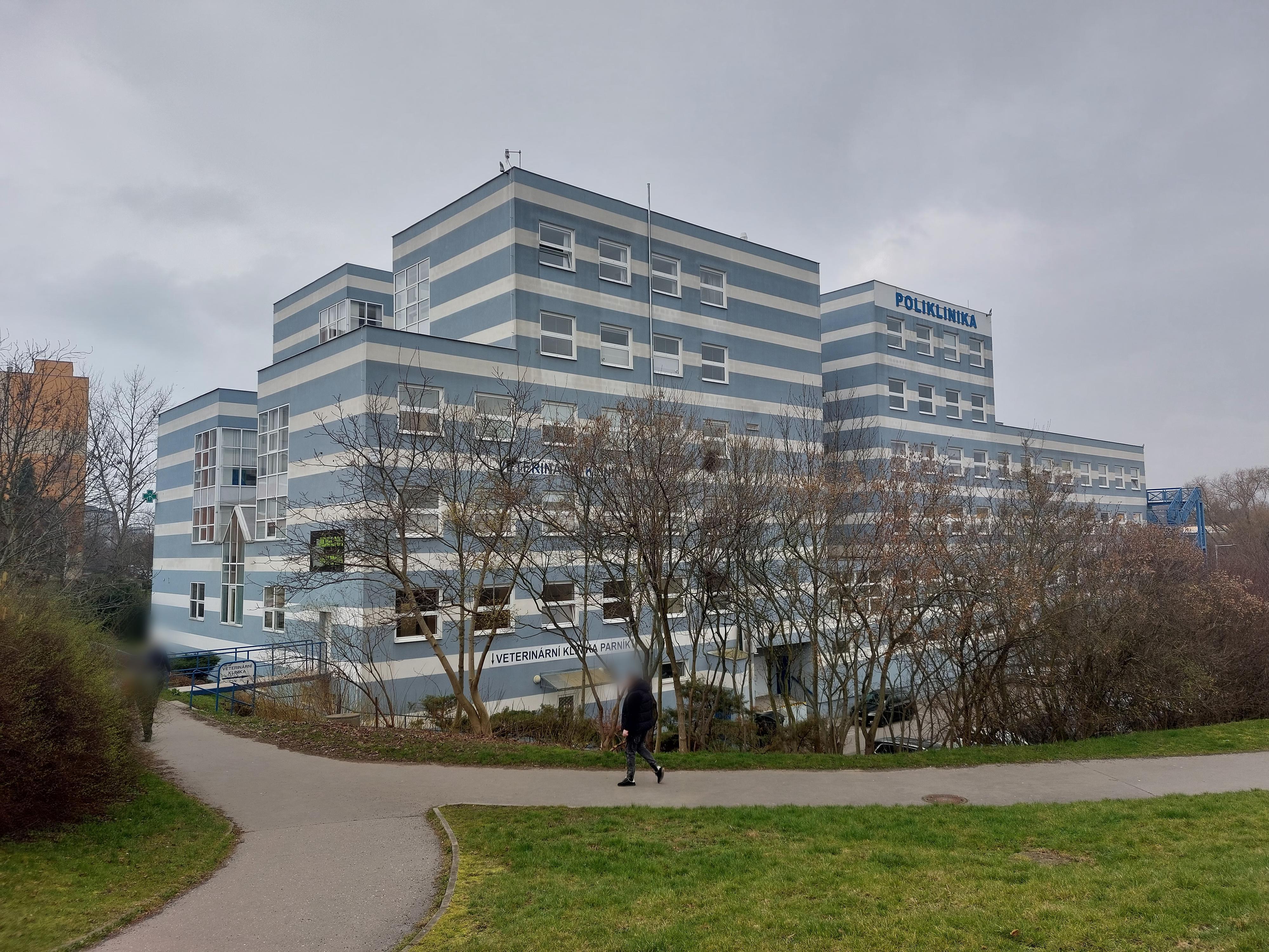 Poliklinika Černý Most – Parník