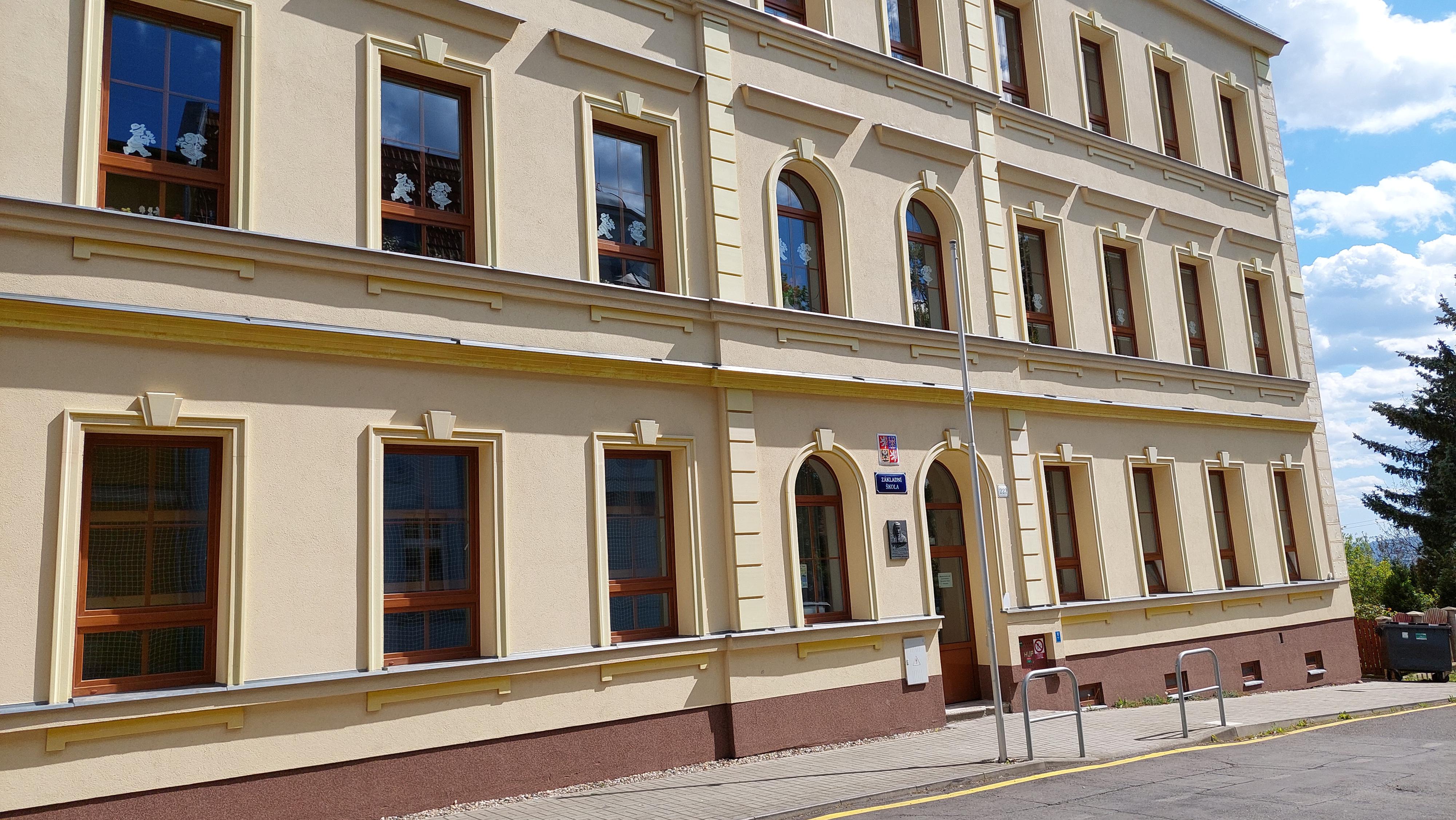 Základní škola Hrob, okres Teplice