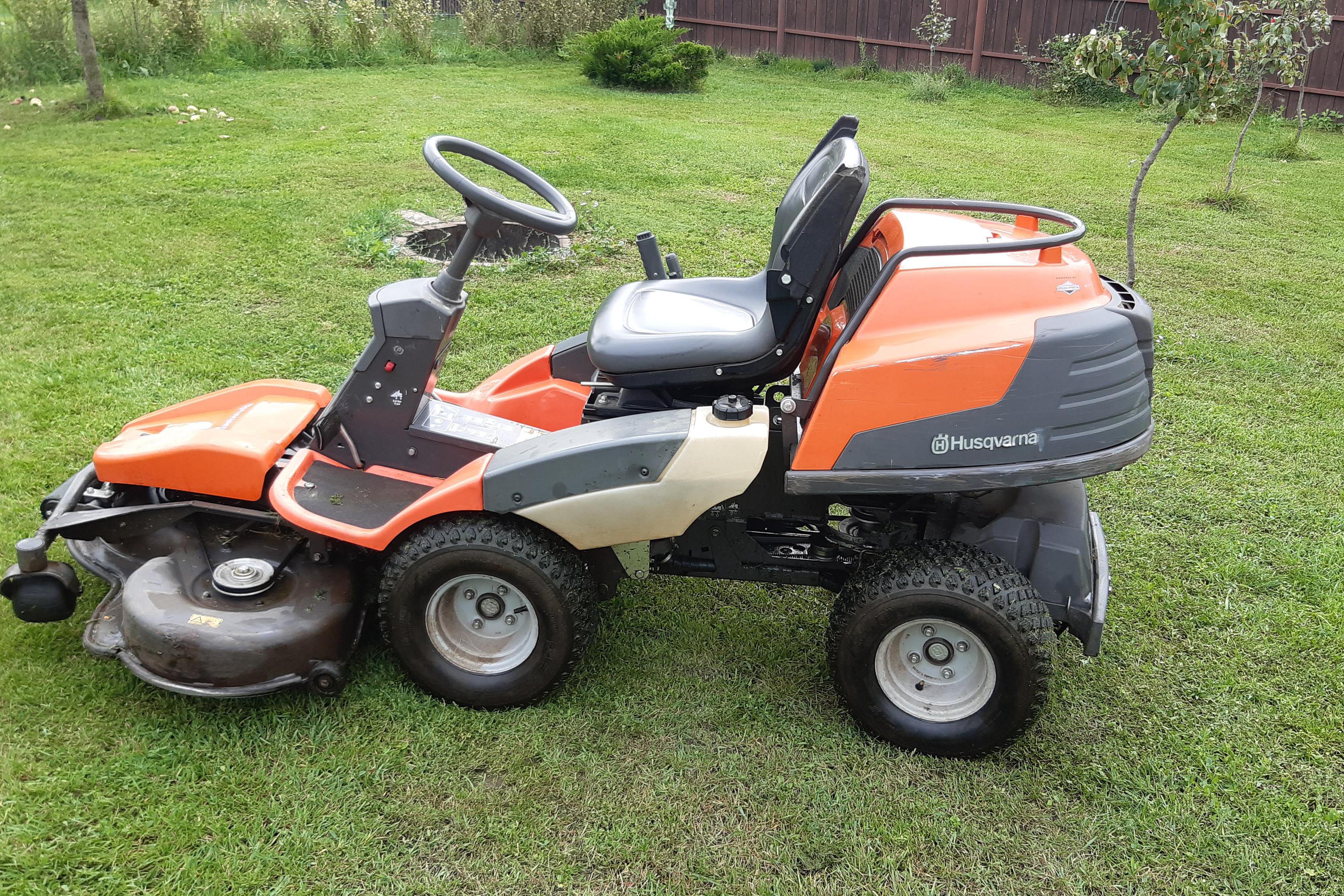 Petr Vitásek - sekání trávy