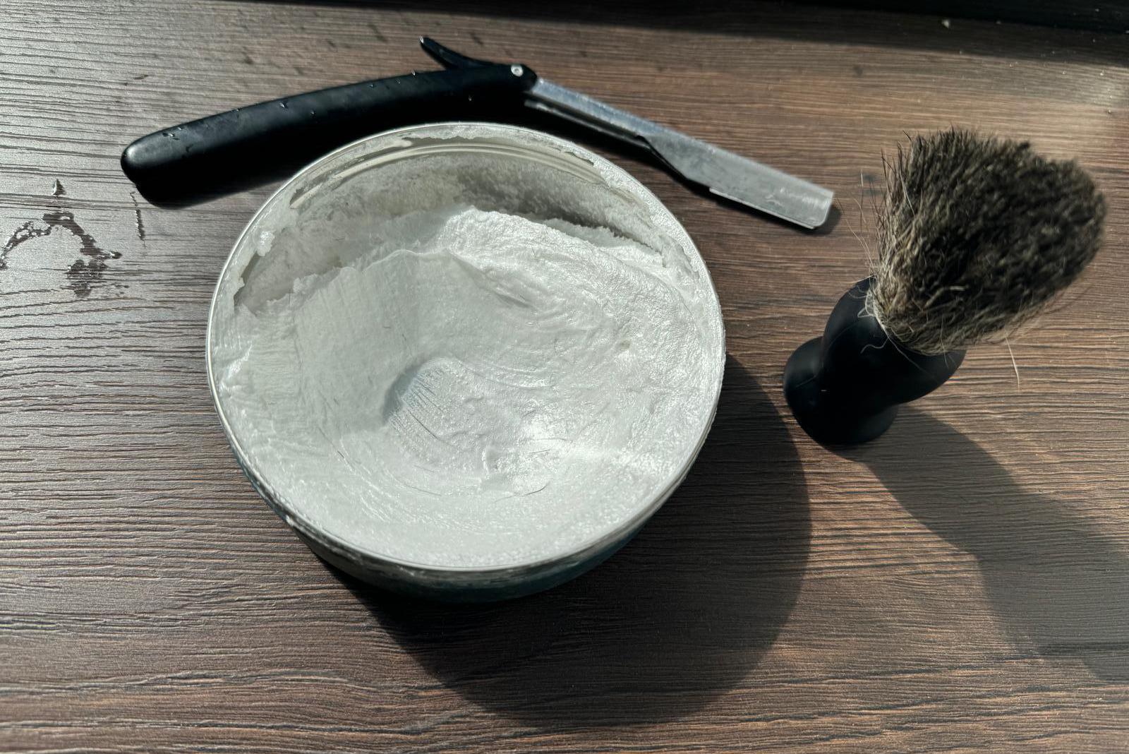 Holení hlavy břitvou