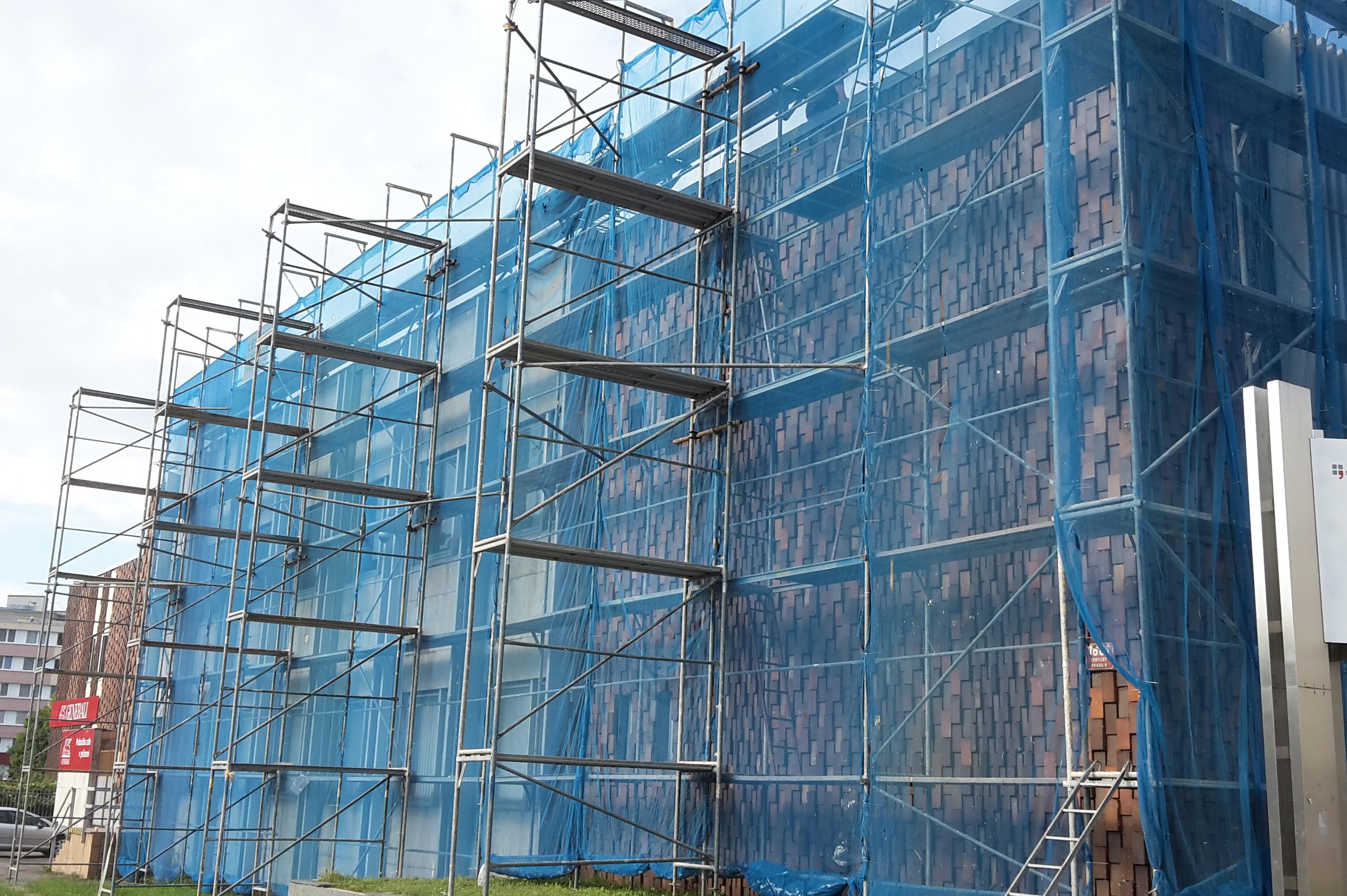 STAVEBNÍ VÝTAHY - půjčovna stavebních výtahů a lešení