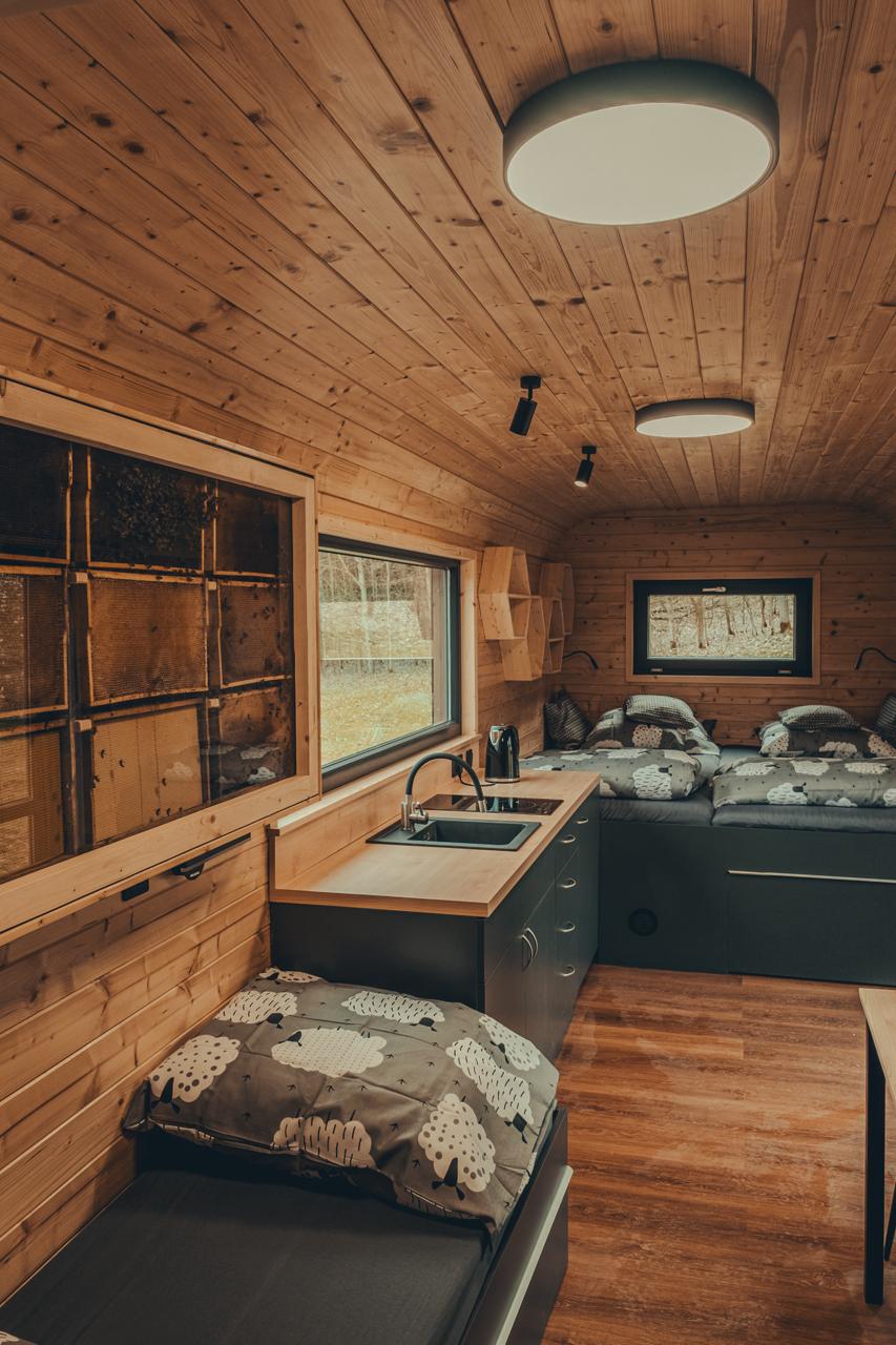 Císařský medový glamping foto 2