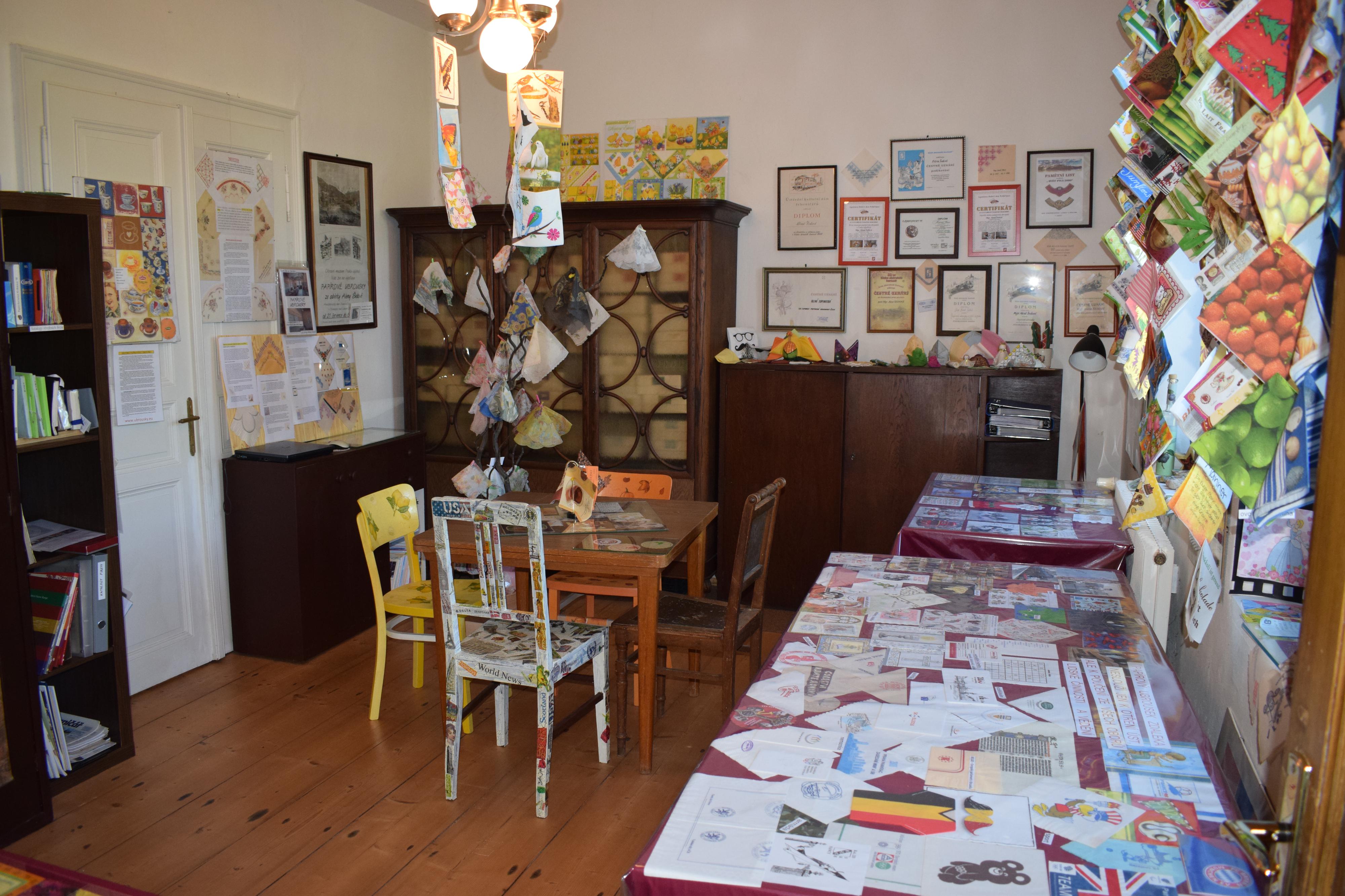 MINIMUZEUM PAPÍROVÝCH UBROUSKŮ