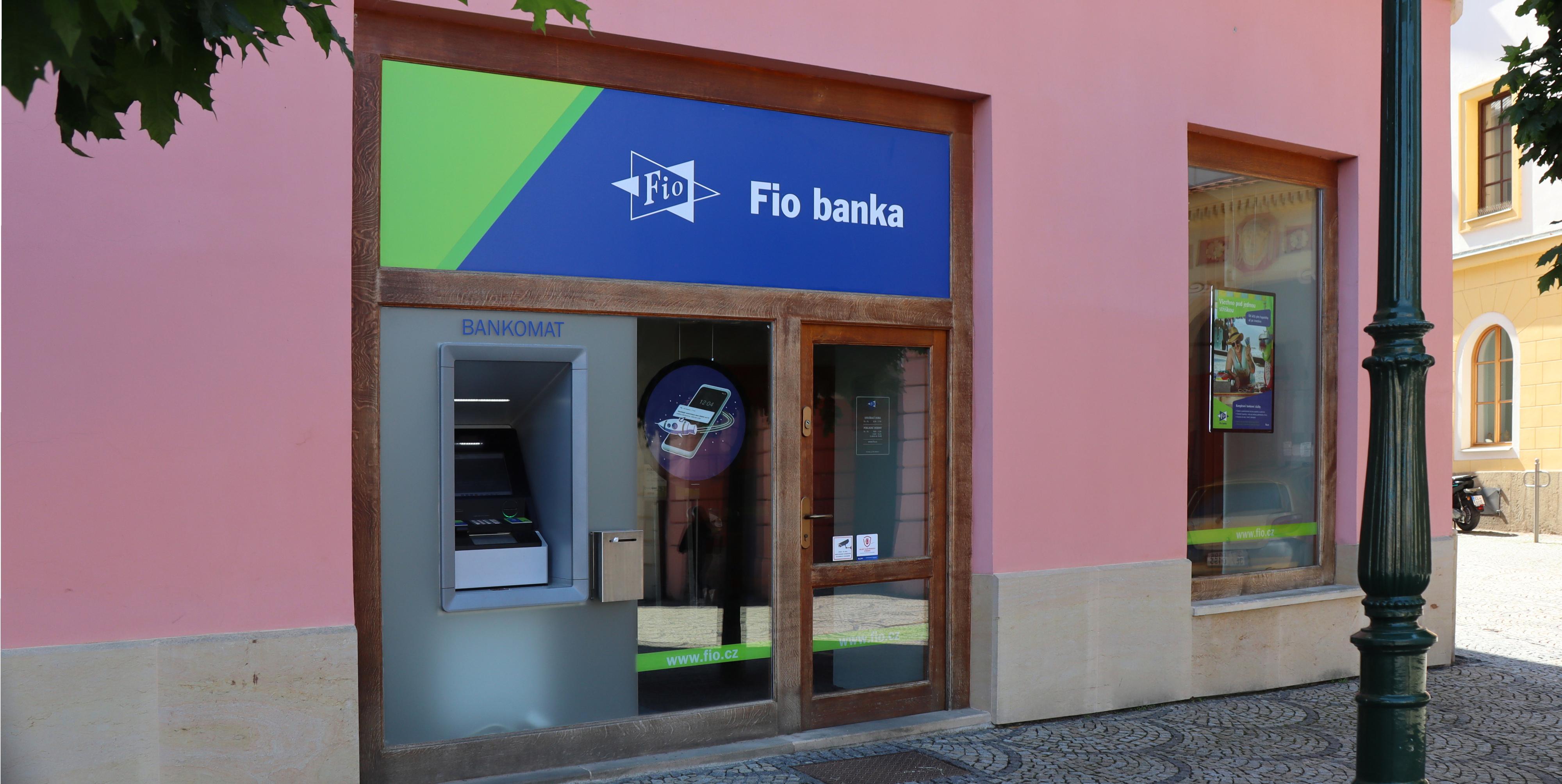 Fio banka - bankomat i vkladomat foto 3