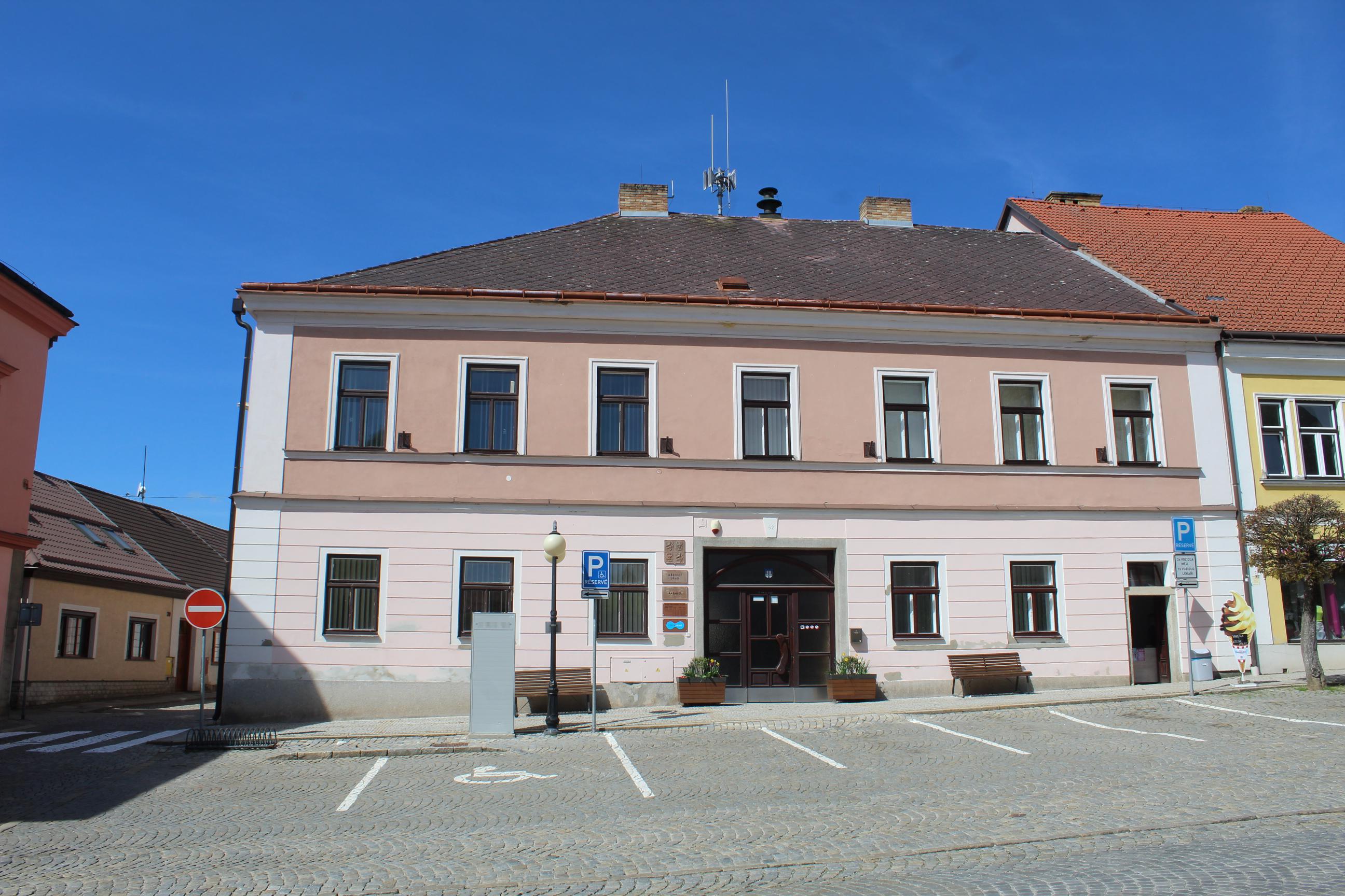 Kamenice nad Lipou - městský úřad foto 2