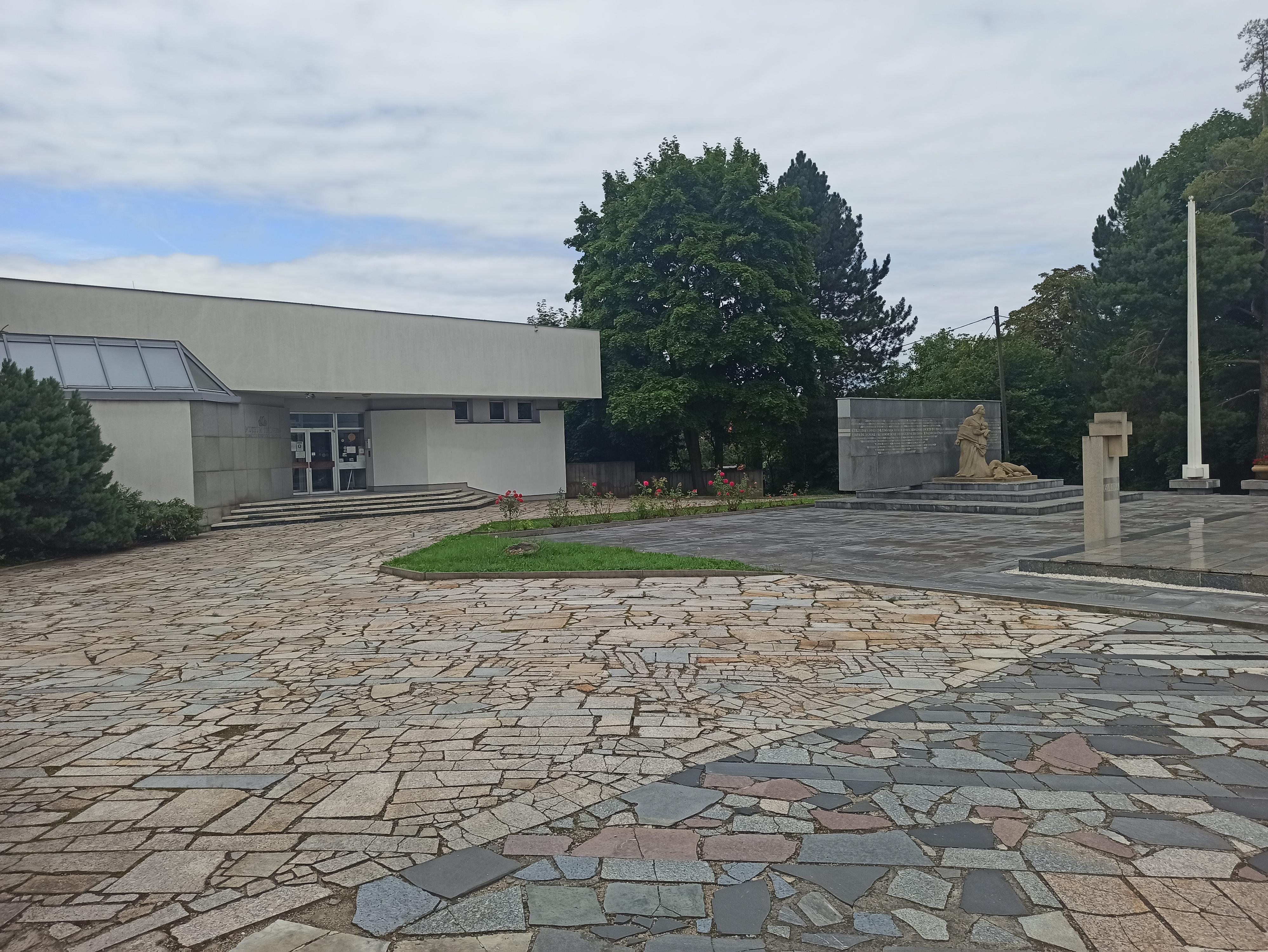 Památník životické tragédie foto 6