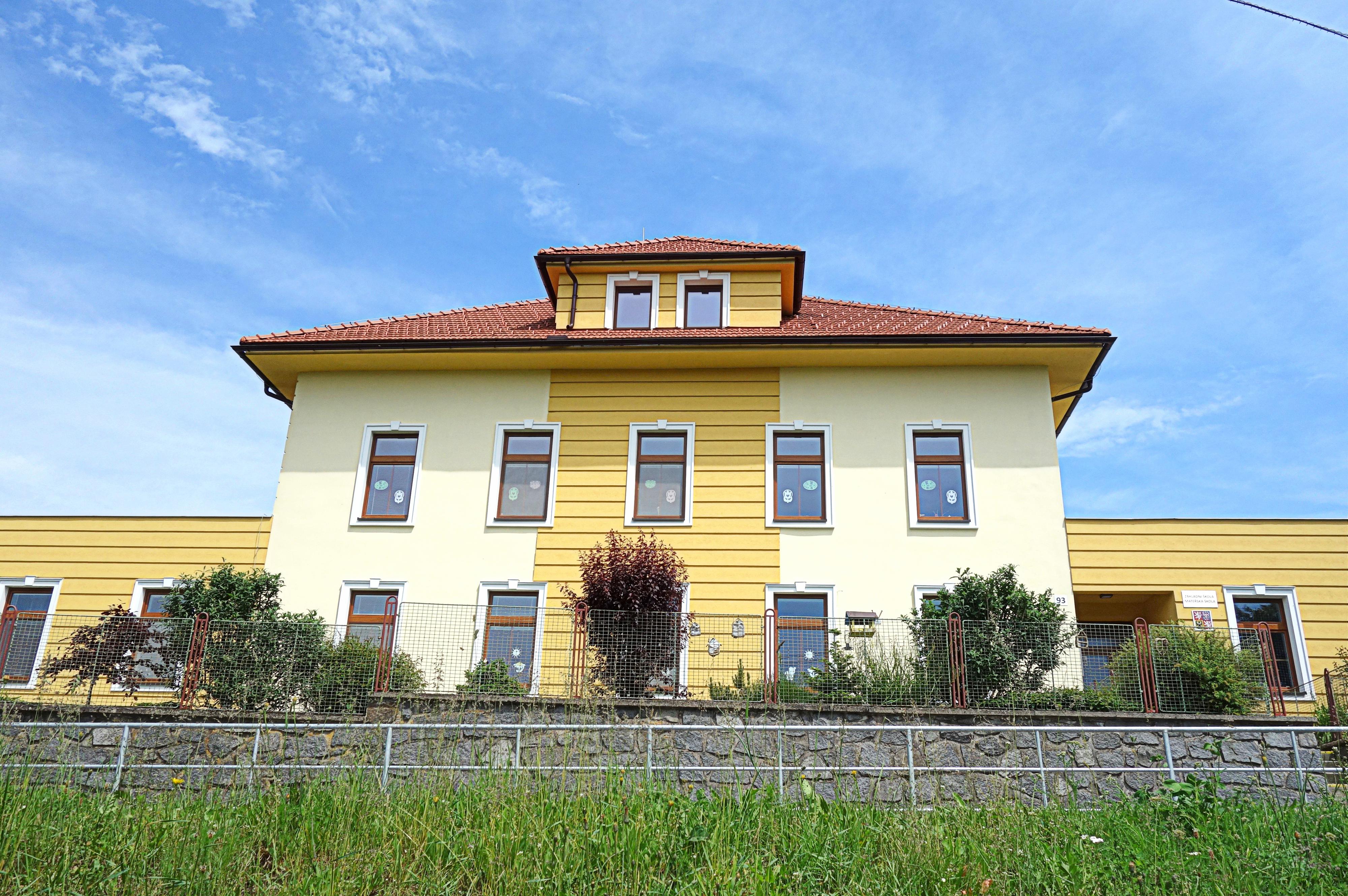 Základní škola a Mateřská škola Řečice foto 2
