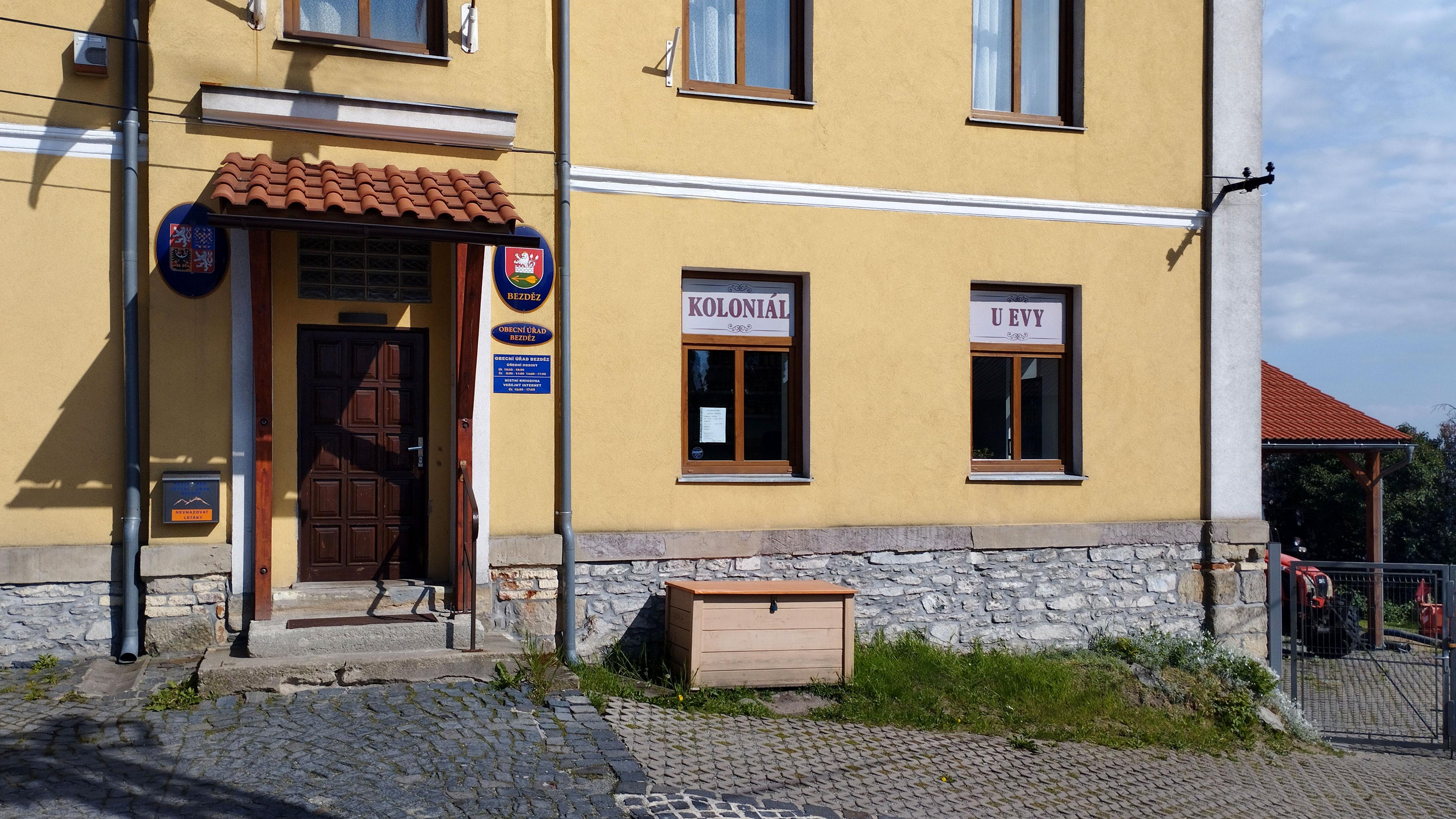 Koloniál pod hradem