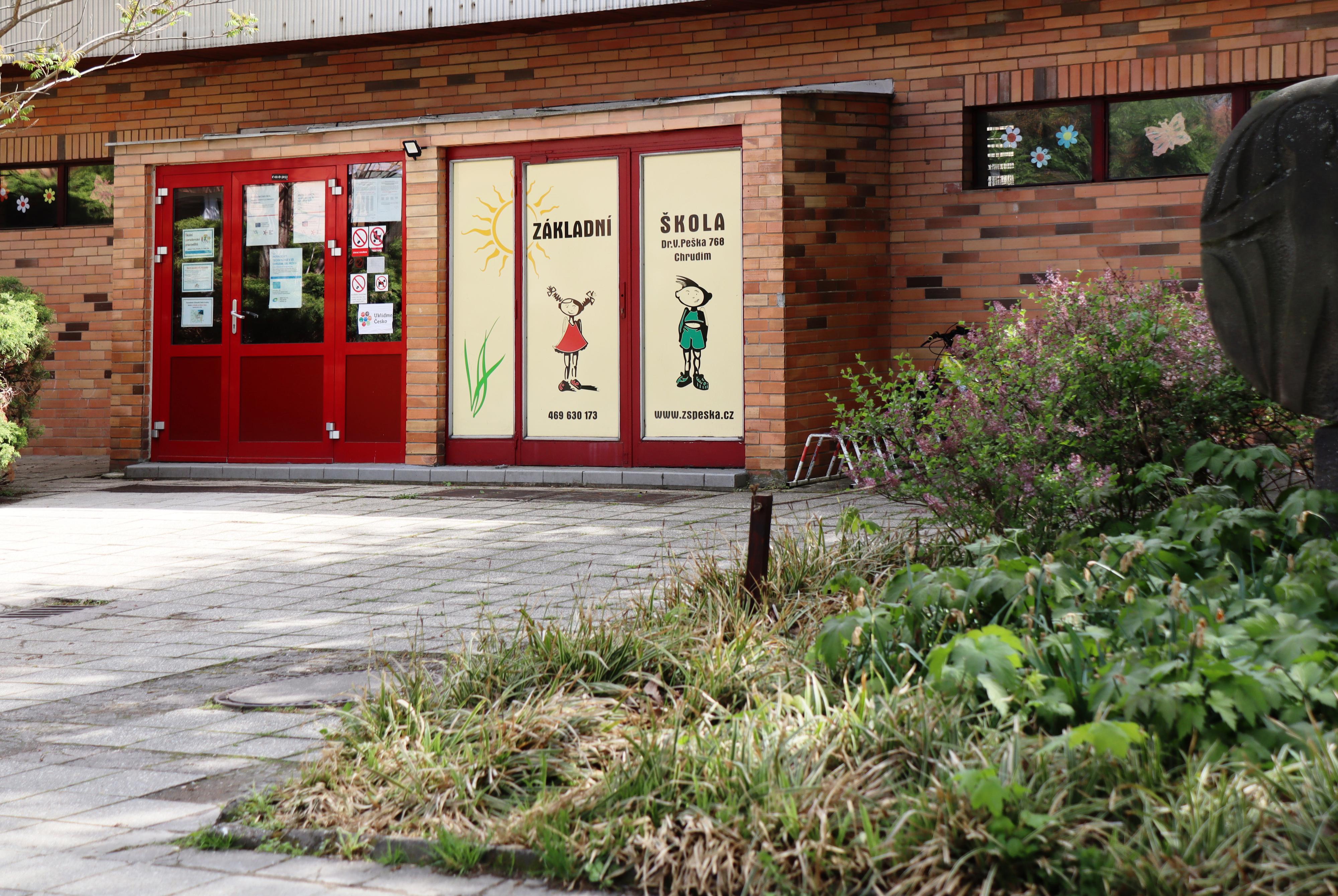 Základní škola, Chrudim, Dr. Peška 768 foto 2