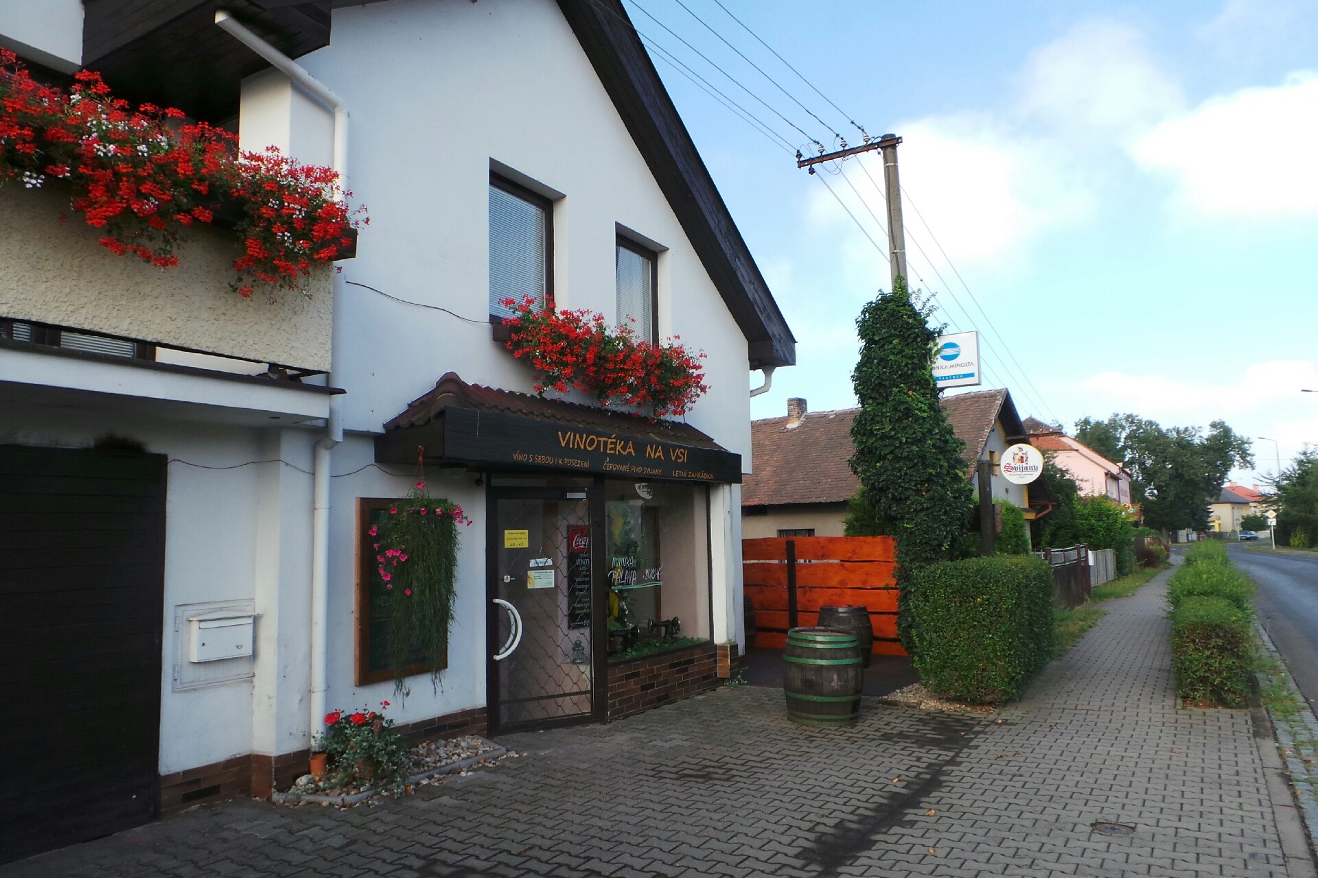 Vinotéka Na vsi foto 3