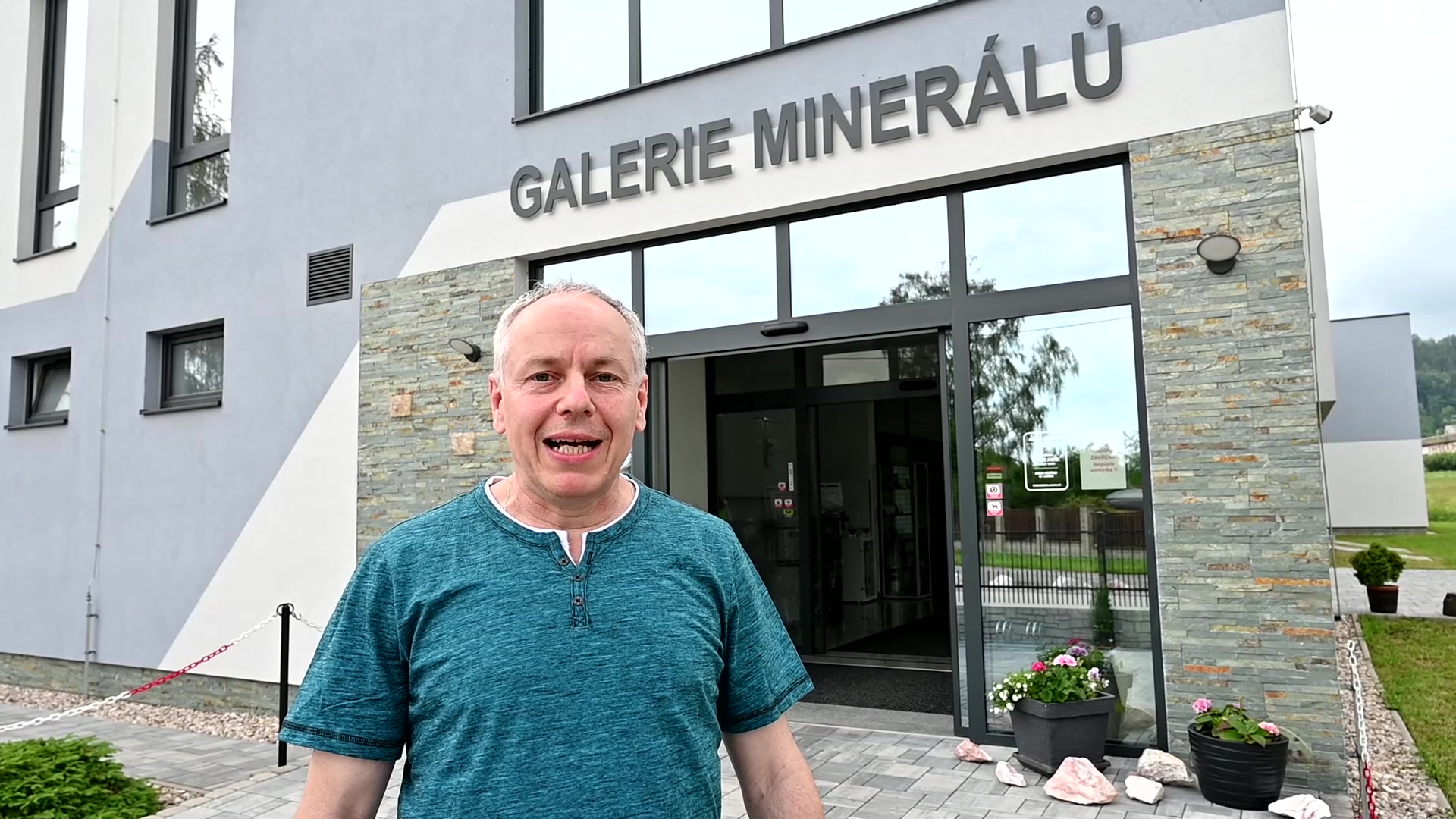 Galerie minerálů - muzeum minerálů a drahých kamenů foto 2 (náhled videa)