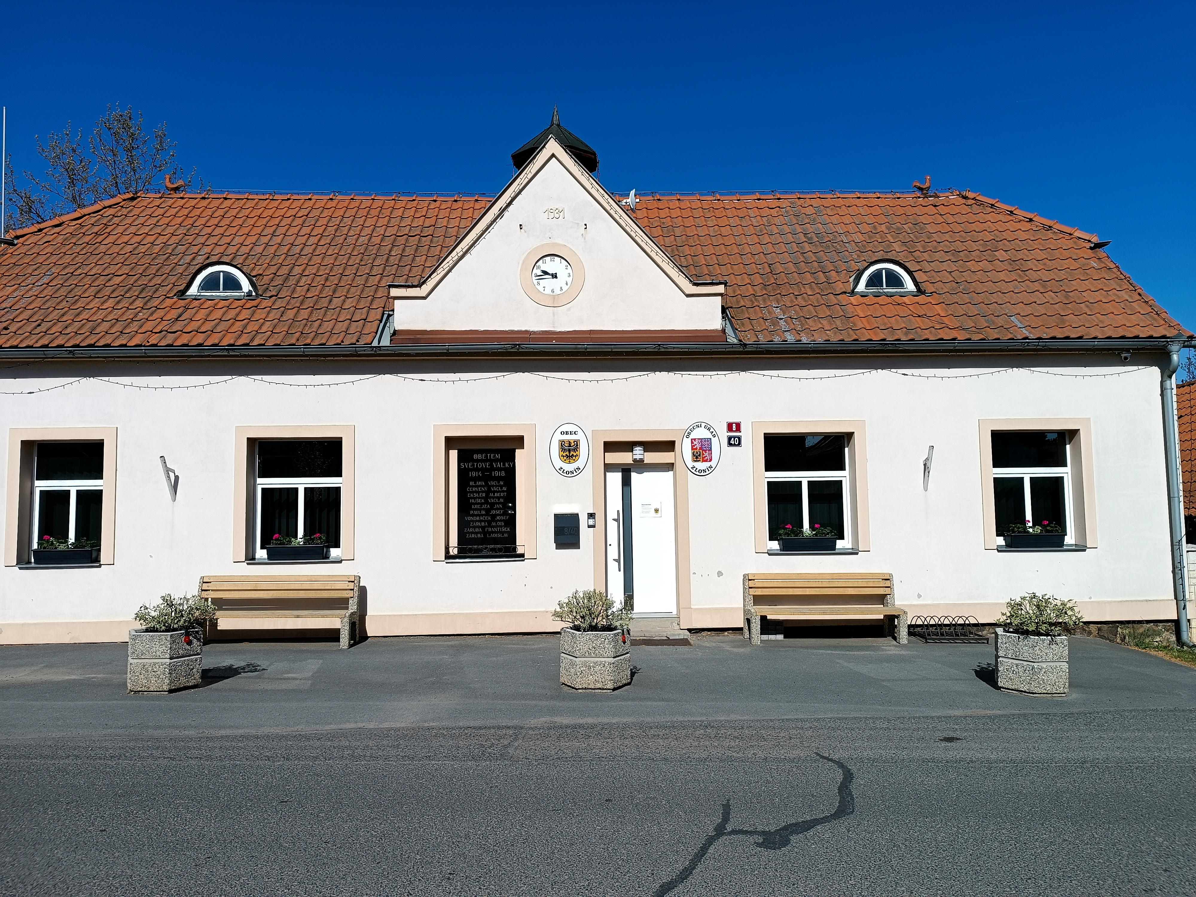 Zlonín - obecní úřad foto 2